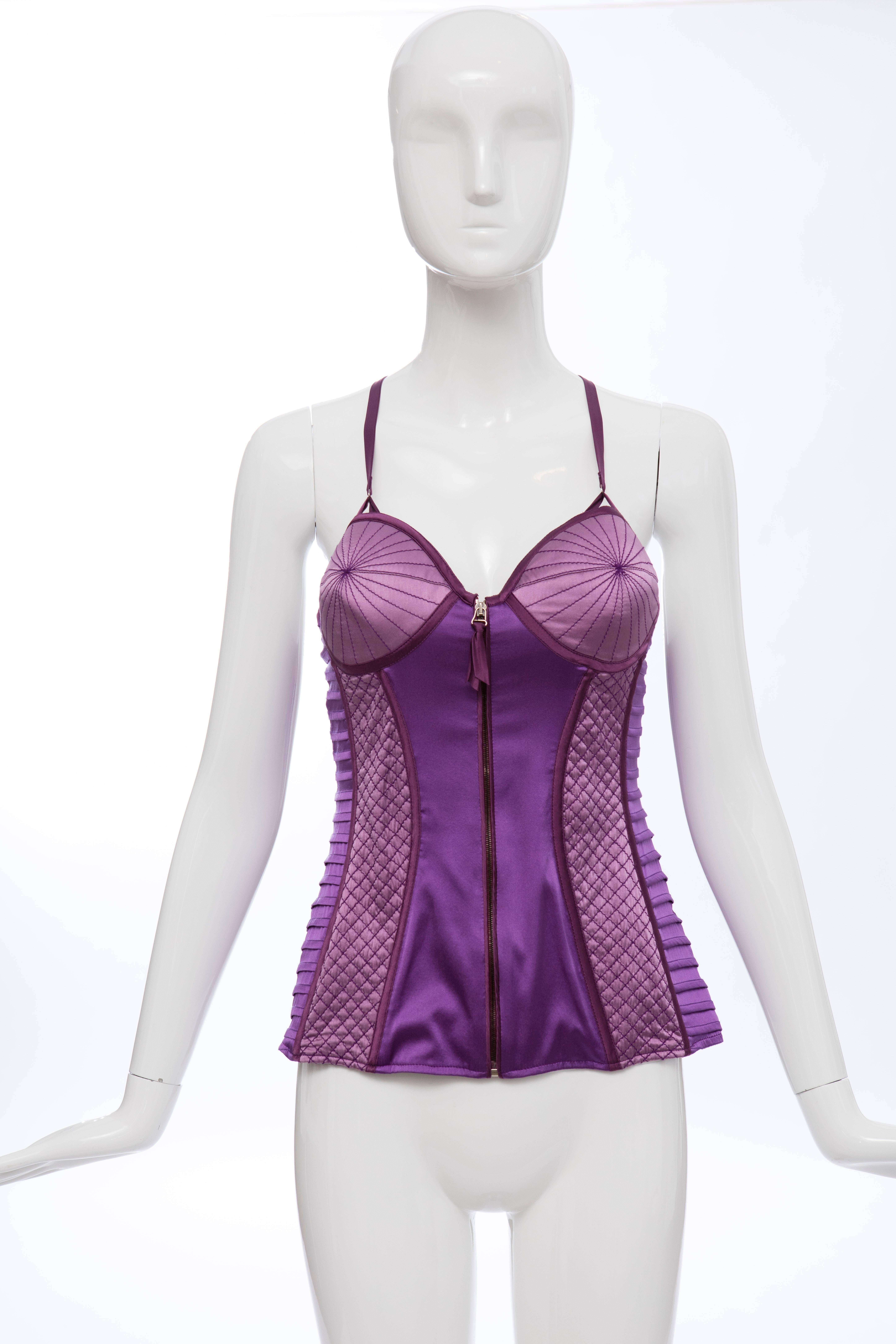 Proenza Schouler, Autumn-Winter 2005 silk bustier with tucked side panels, diagonal stitch front panels, centered zip front, adjustable straps and fully lined in silk.


US. 6

Bust 32, Waist 34, Length 17