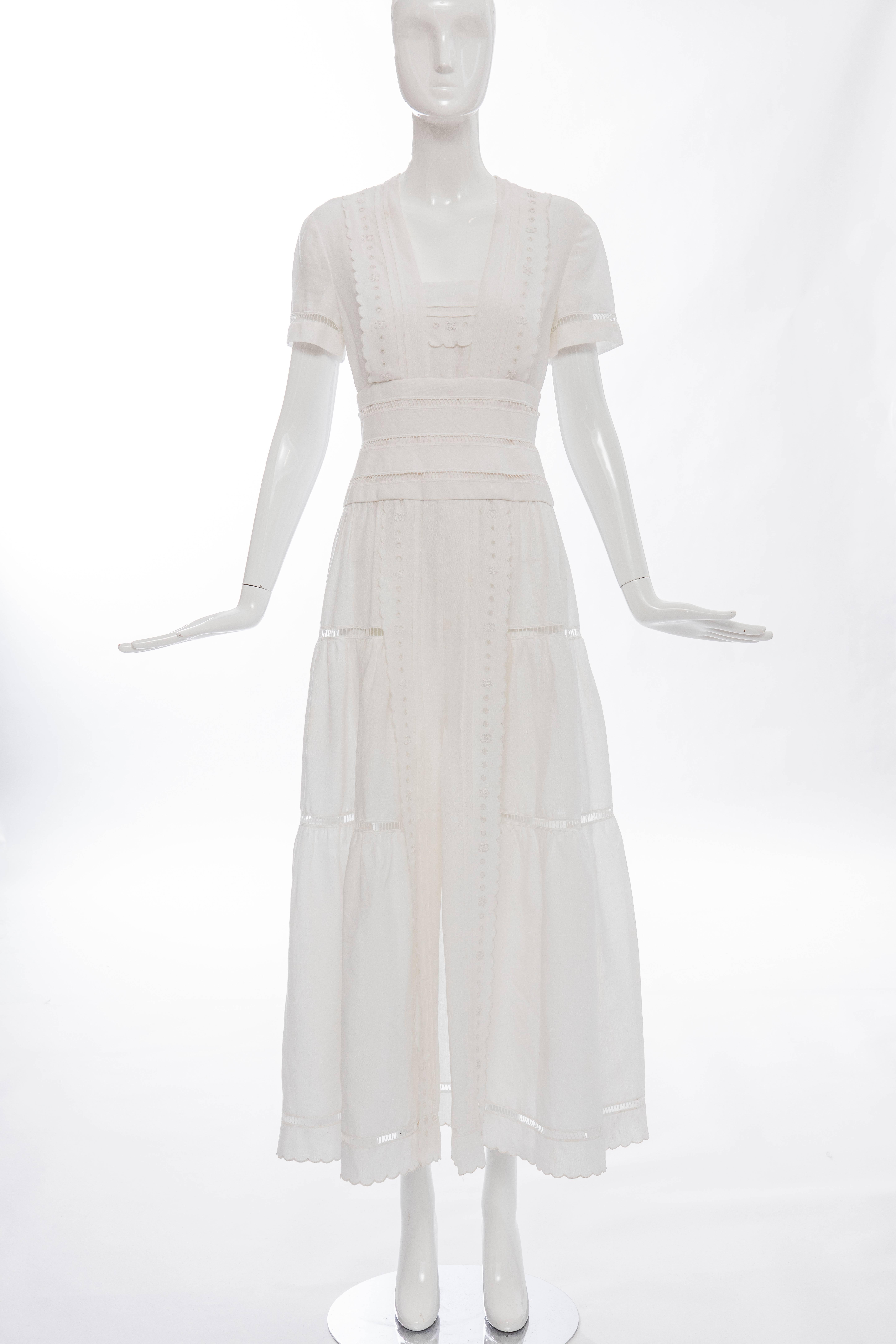 Chanel, circa 1980's short sleeve, back zip whitework embroidered linen dress.

FR. 38
US. 4

Bust 32, Waist 26, Hips 44, Length 55