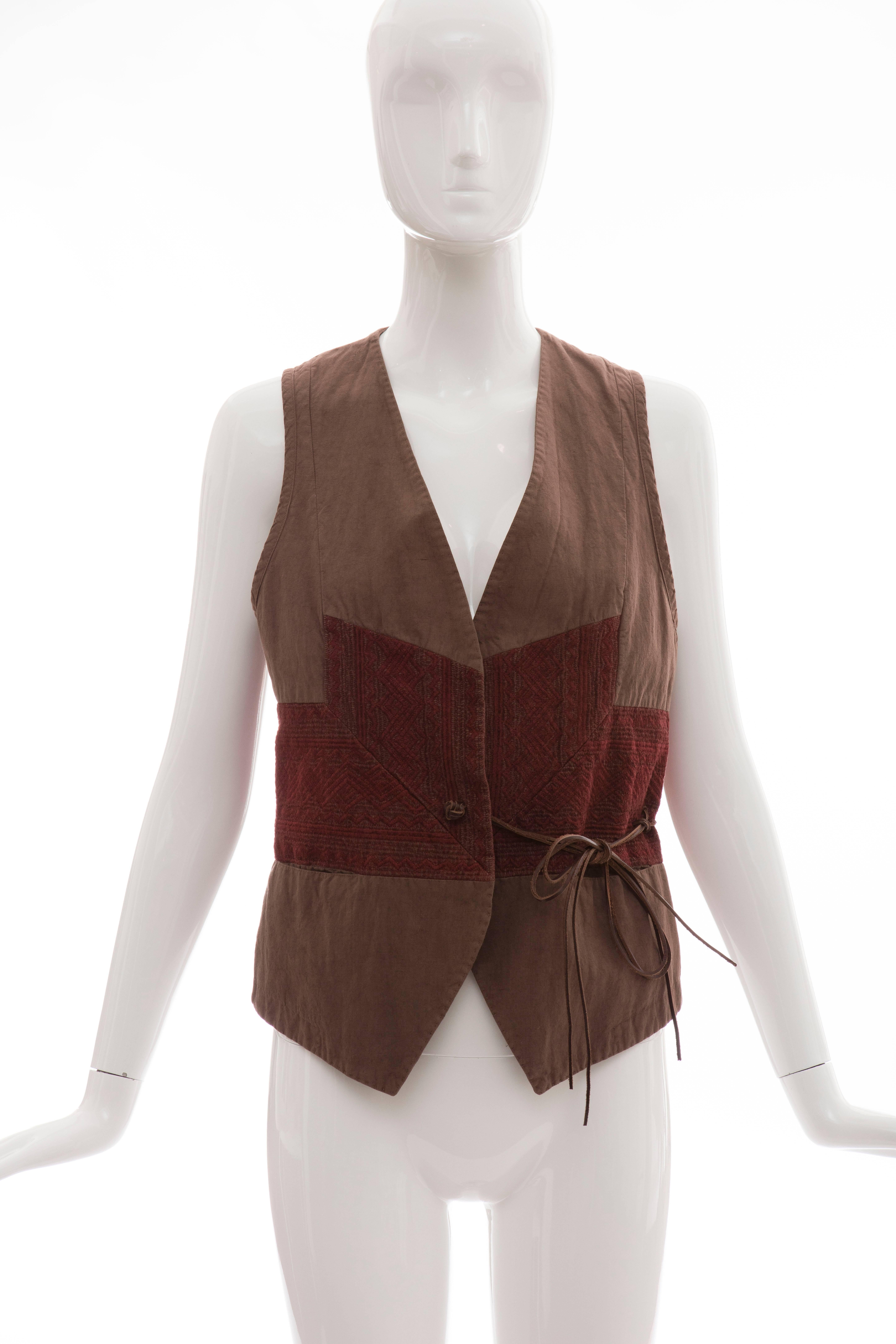 Dries Van Noten Spring-Summer 2002-2003 cotton/linen vest with one front pocket and leather tie front. 

Medium

Bust: 36