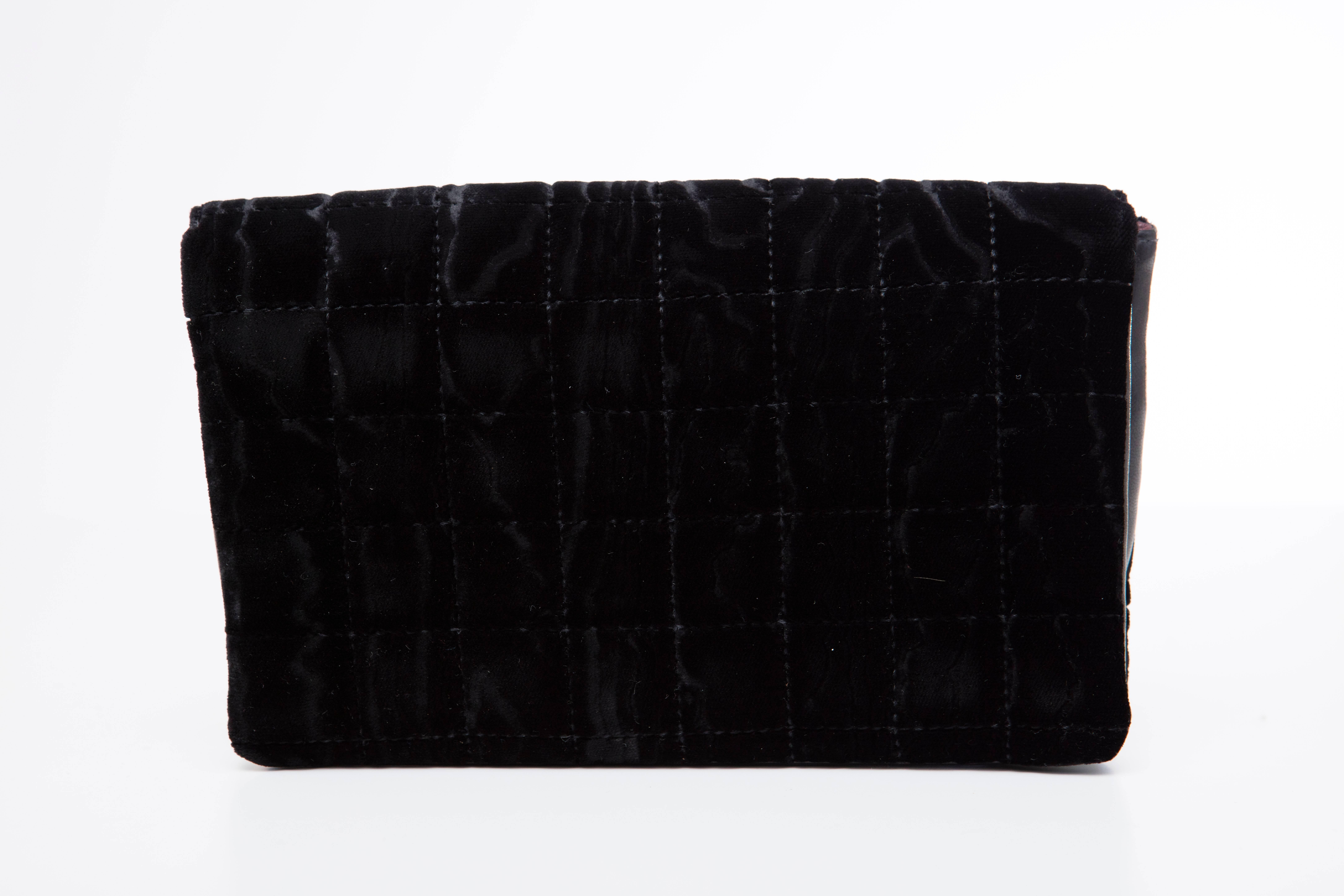 Women's Chanel Black Quilted Velvet Evening Clutch With Gripoix Magnetic Snap Closure For Sale
