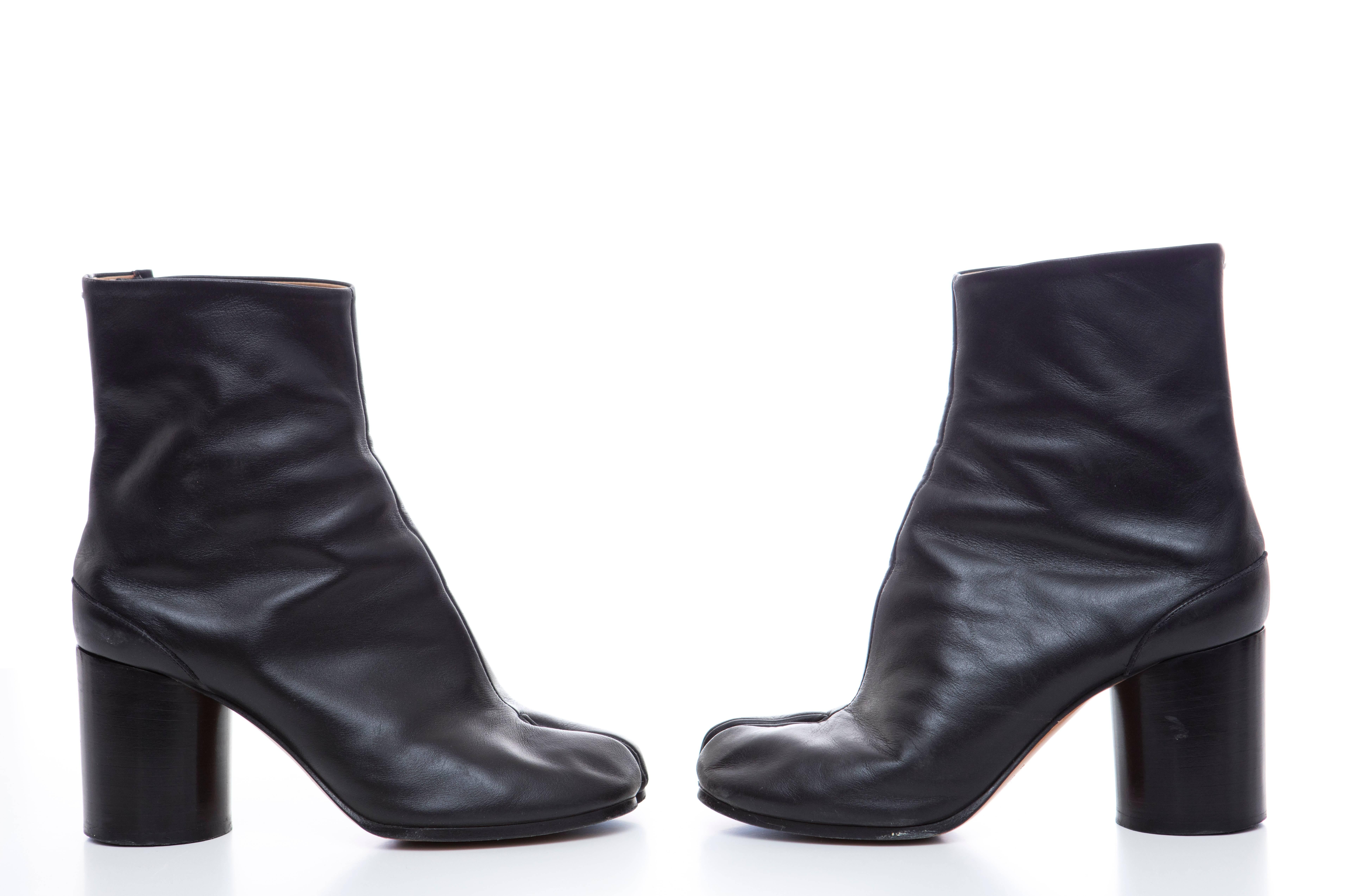 Maison Martin Margiela black leather Tabi ankle boots with tonal stitching, stacked heels and hook closures at backs.

EU. 38
US. 8

Heels: 3.25