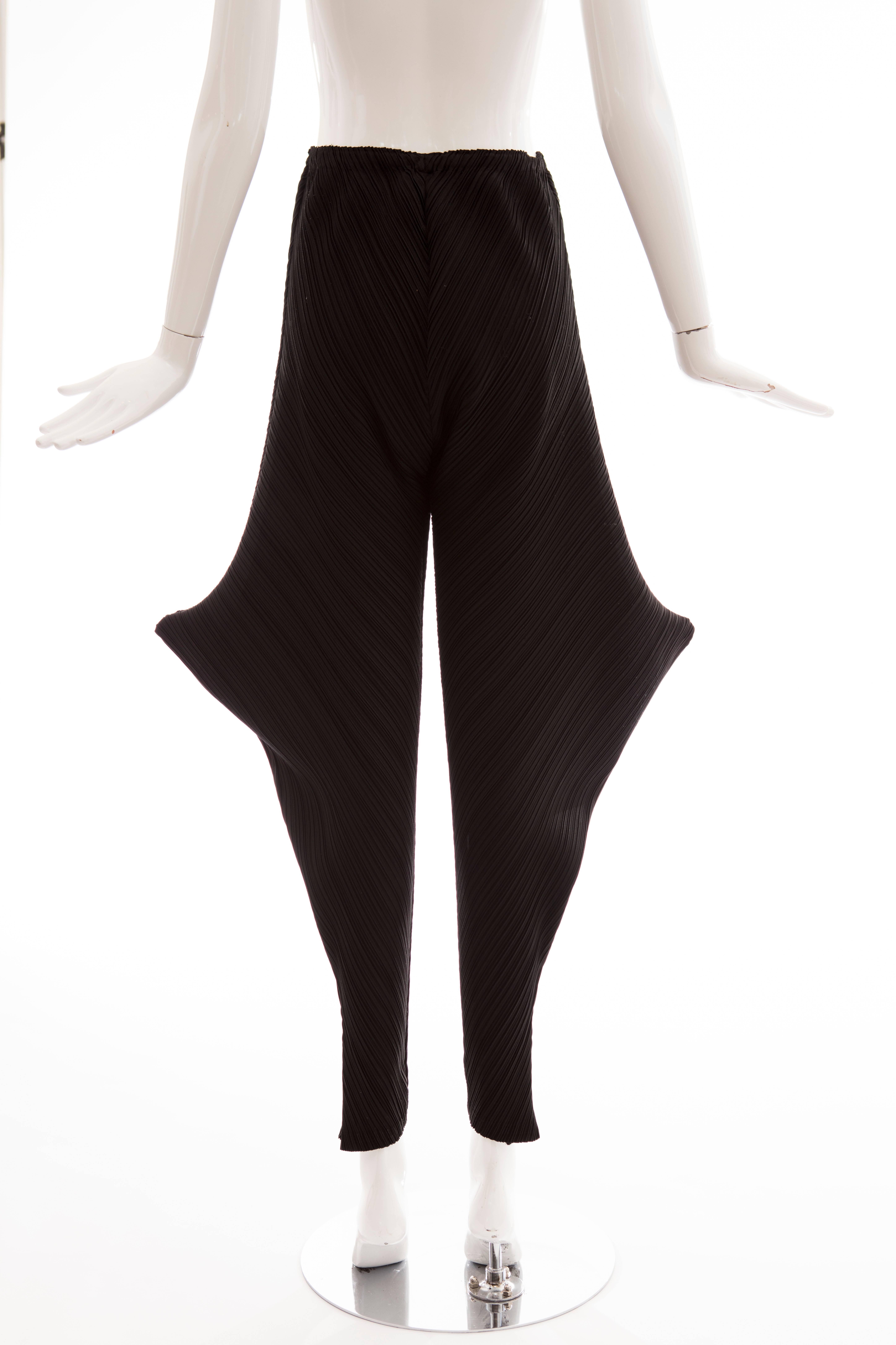 Issey Miyake, Circa: 1990's plissé pants with structured detail at sides and elasticized band at waist.

Japan 2
US. Medium

Waist: 28
