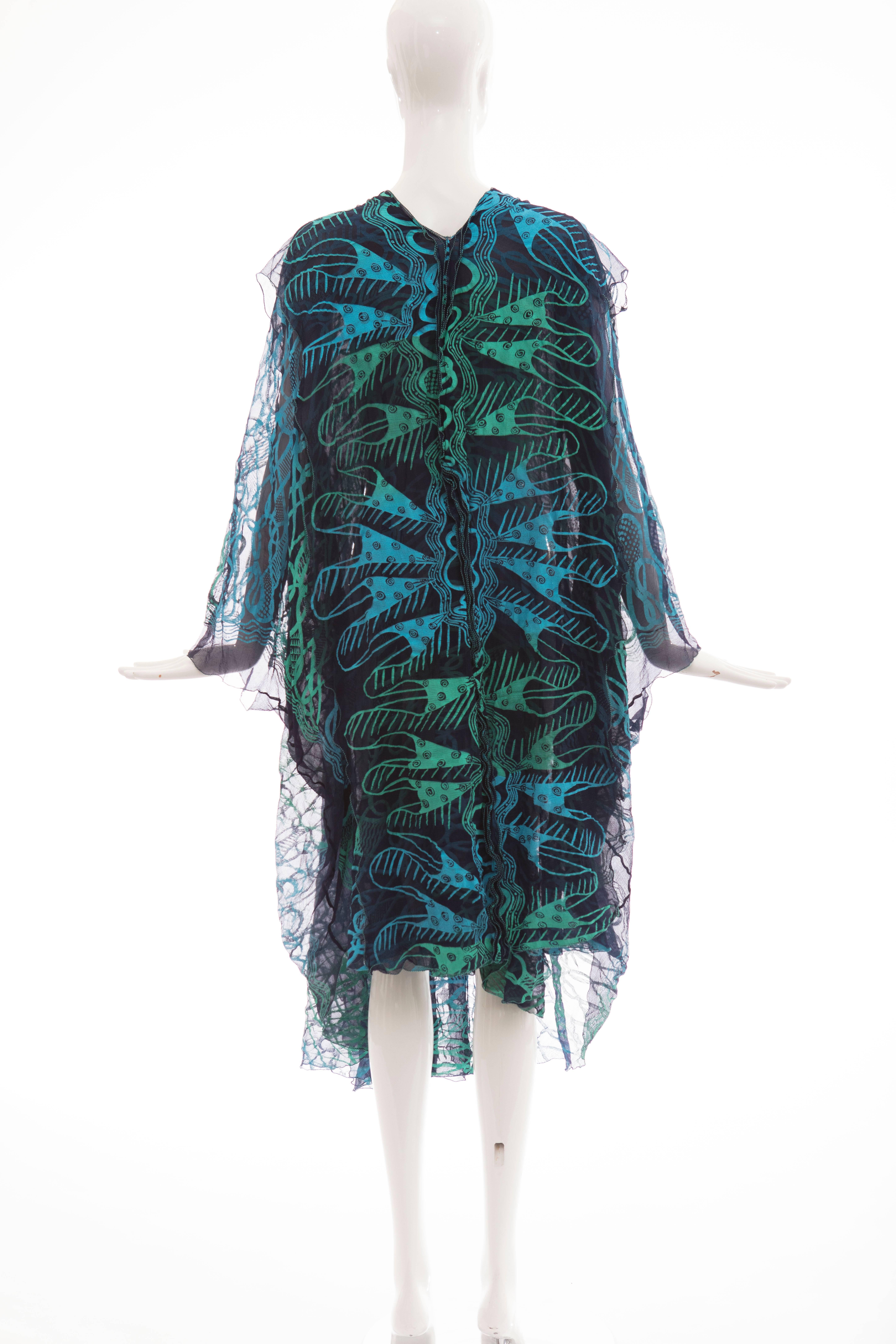 Zandra Rhodes, circa 1970's printed silk navy blue, turquoise, mint green kaftan.

UK. Medium

Shoulders - 17in, Bust - 36in, Waist - 28in, Hips - 37in. Length 53
