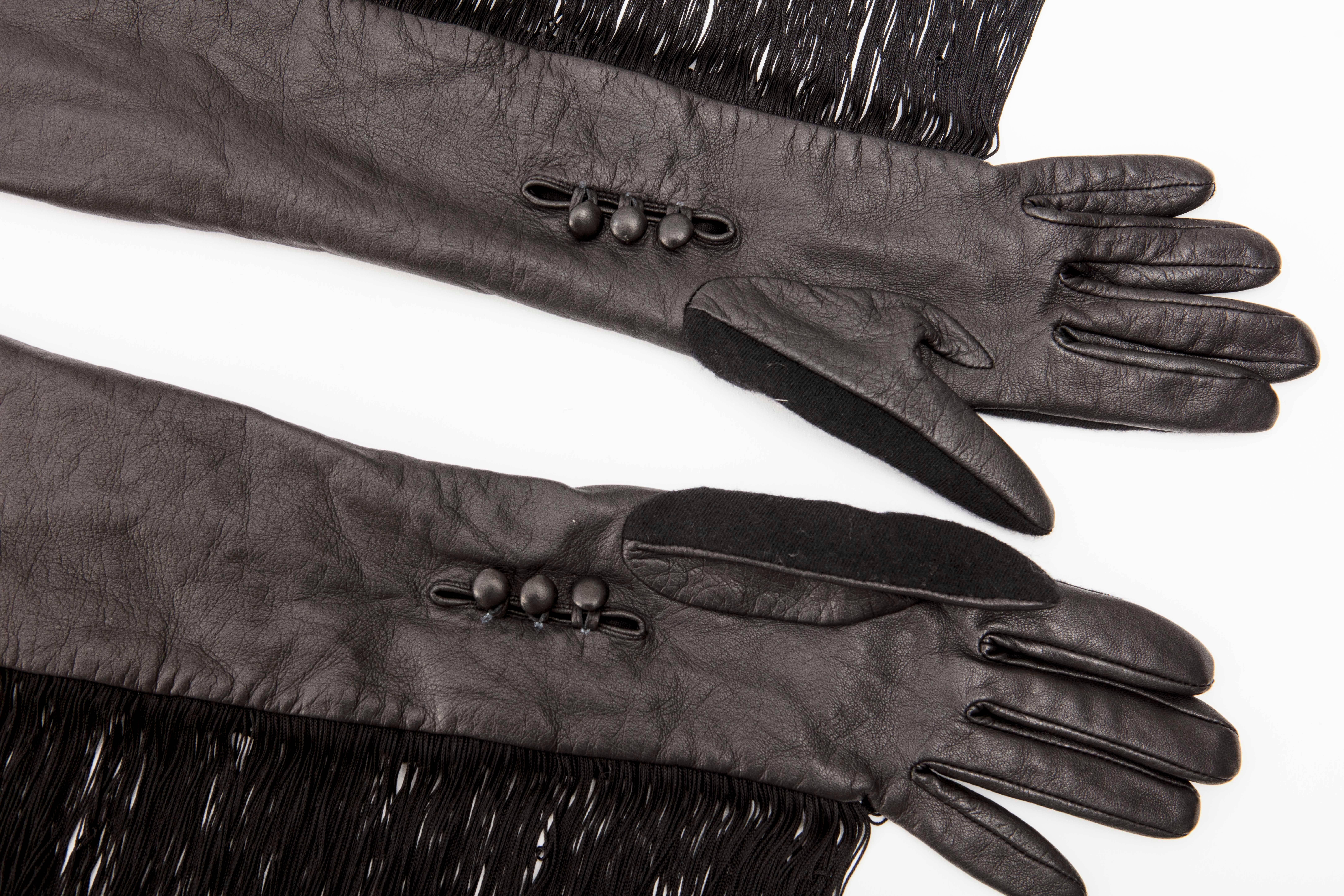 Alber Elbaz for Lanvin Long Black Leather Fringe Gloves, Fall 2014 im Zustand „Hervorragend“ in Cincinnati, OH