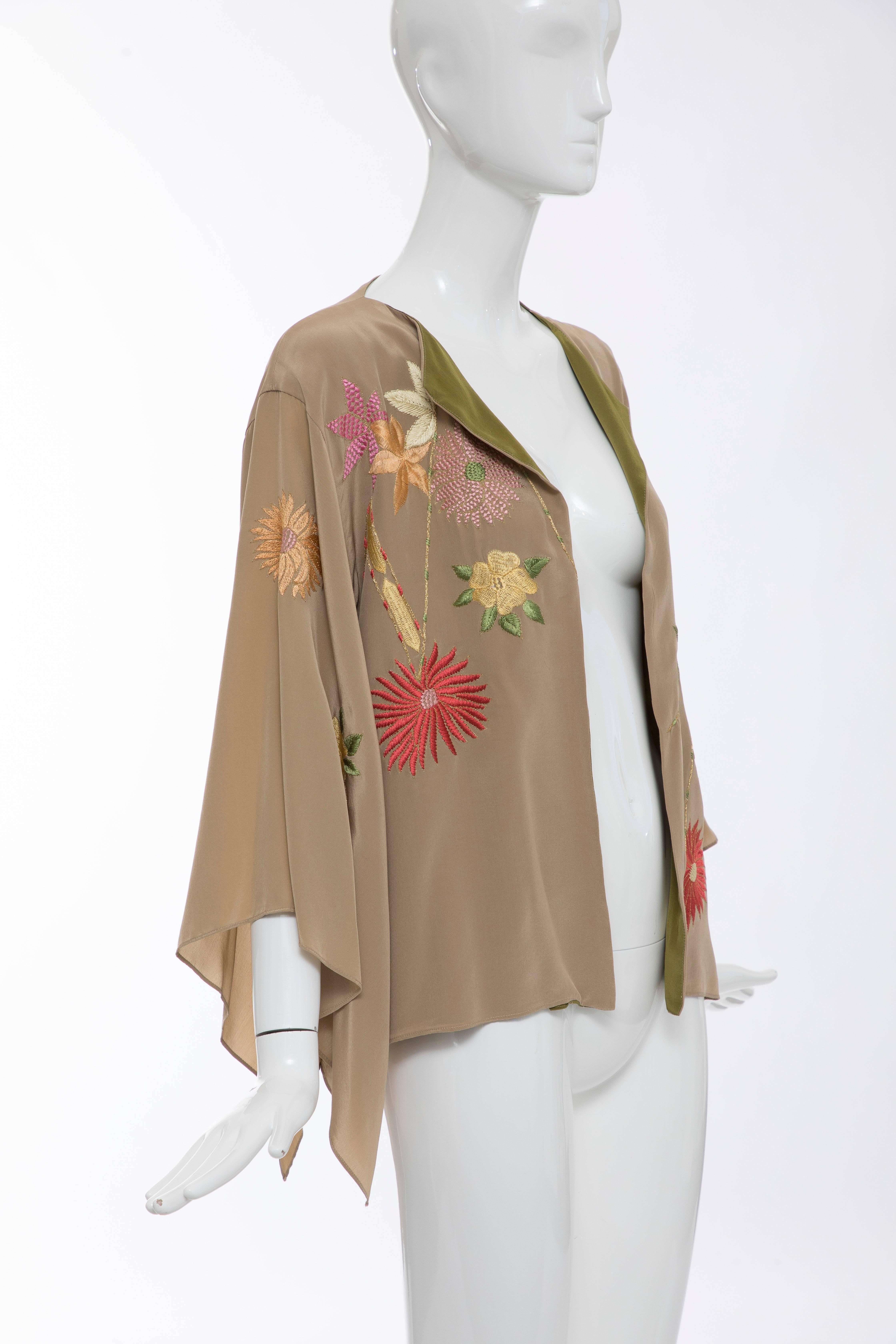 Natori Silk Floral Embroidered Kimono Jacket, Spring 2005 In Excellent Condition In Cincinnati, OH