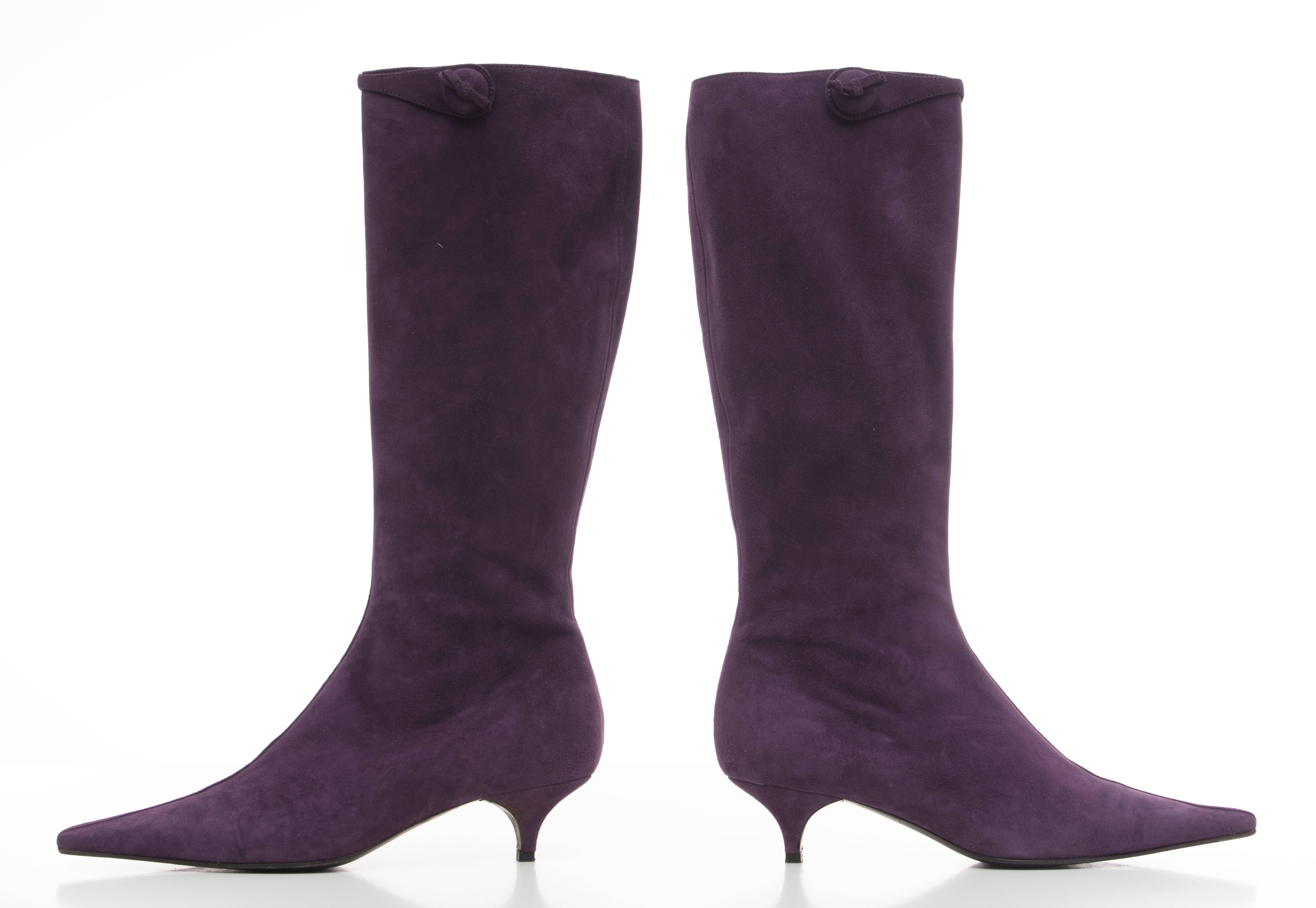 Prada amethyst suede kitten heel boots with side zip.

EU. 38.5
US. 8.5

Heel 1.5