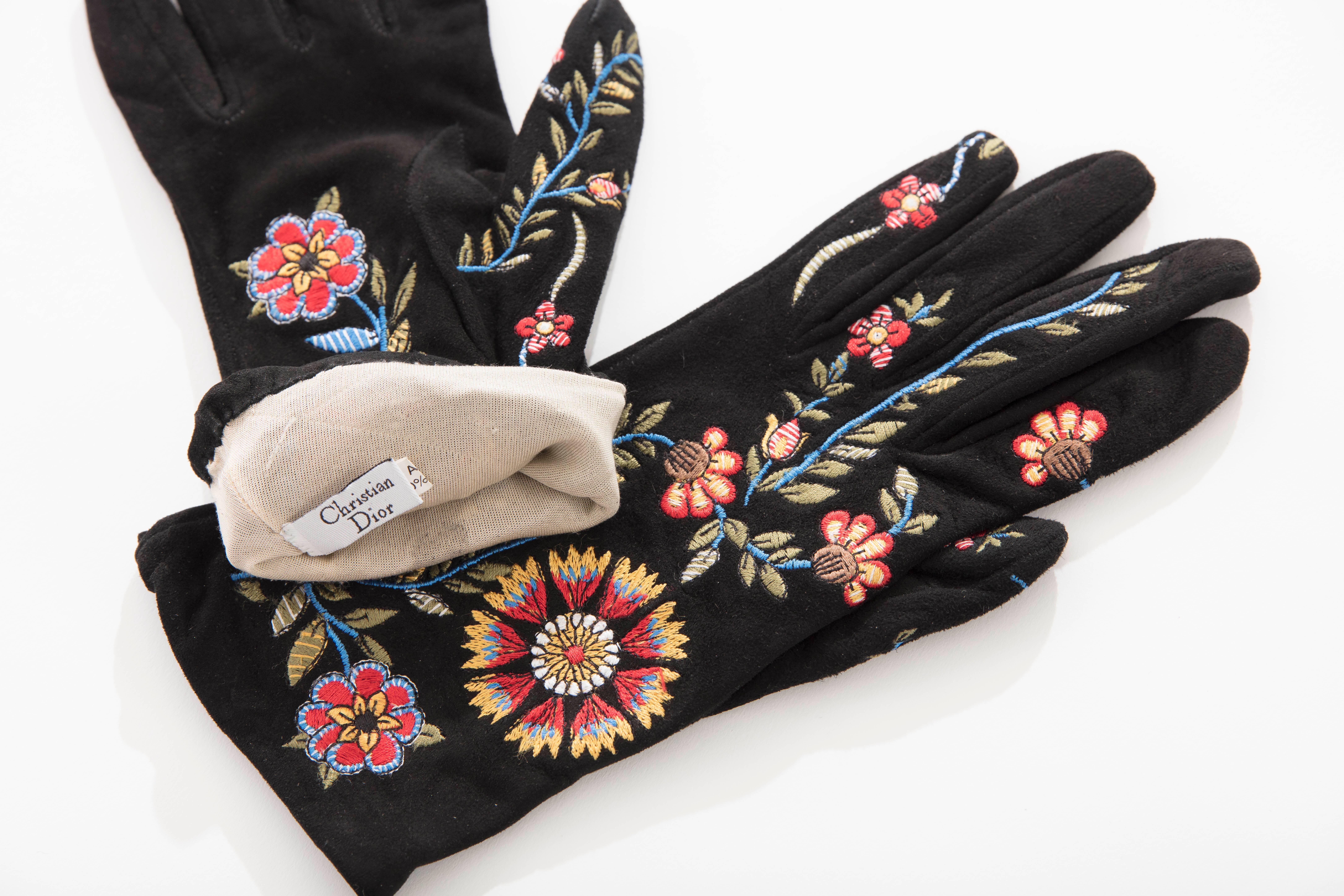 John Galliano For Christian Dior Black Suede Embroidered Gloves  In Excellent Condition In Cincinnati, OH