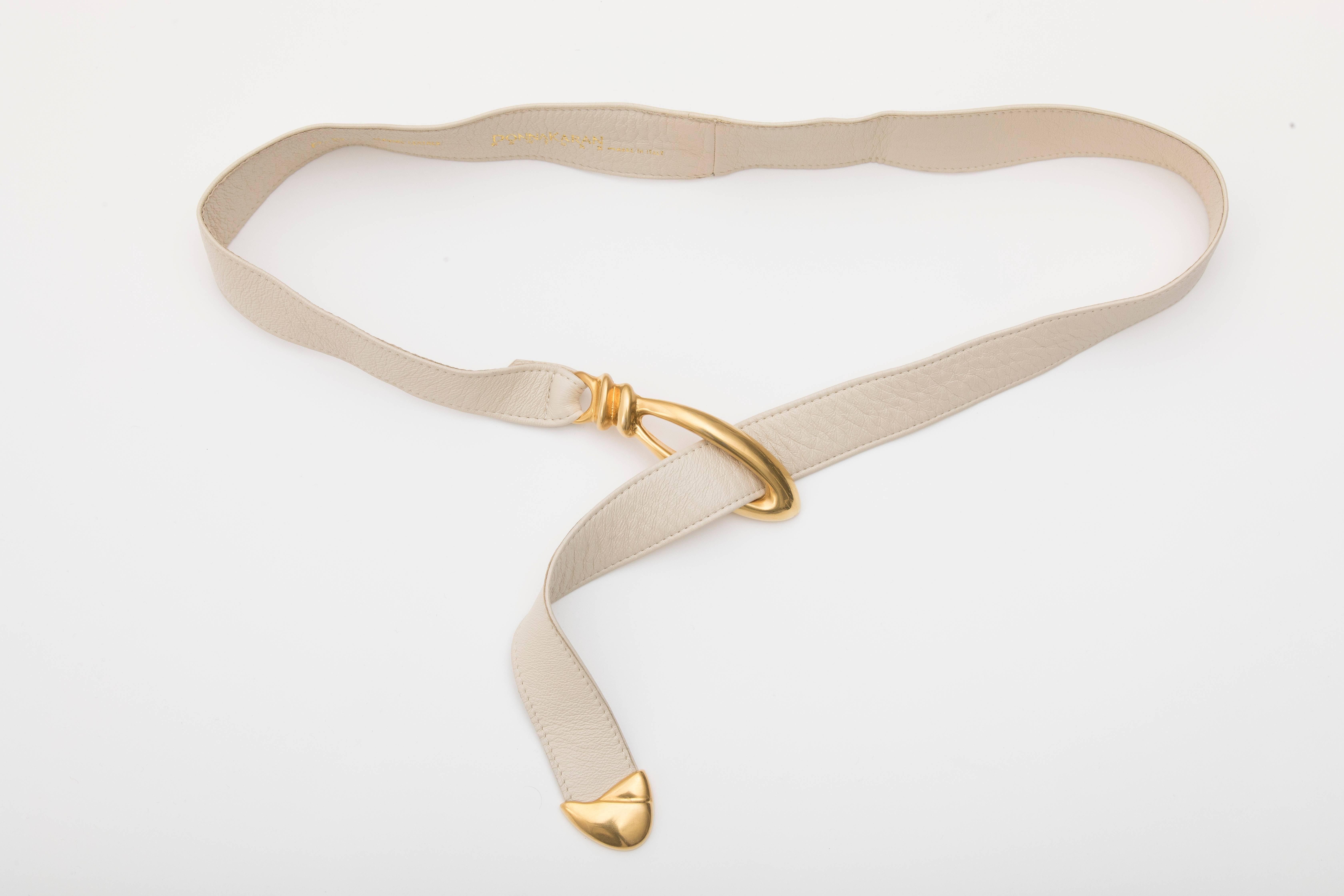 Donna Karan, circa 1980's cream leather belt with Robert Lee Morris buckle.

Size: Petite-Small

 Length including Buckle 41 inches