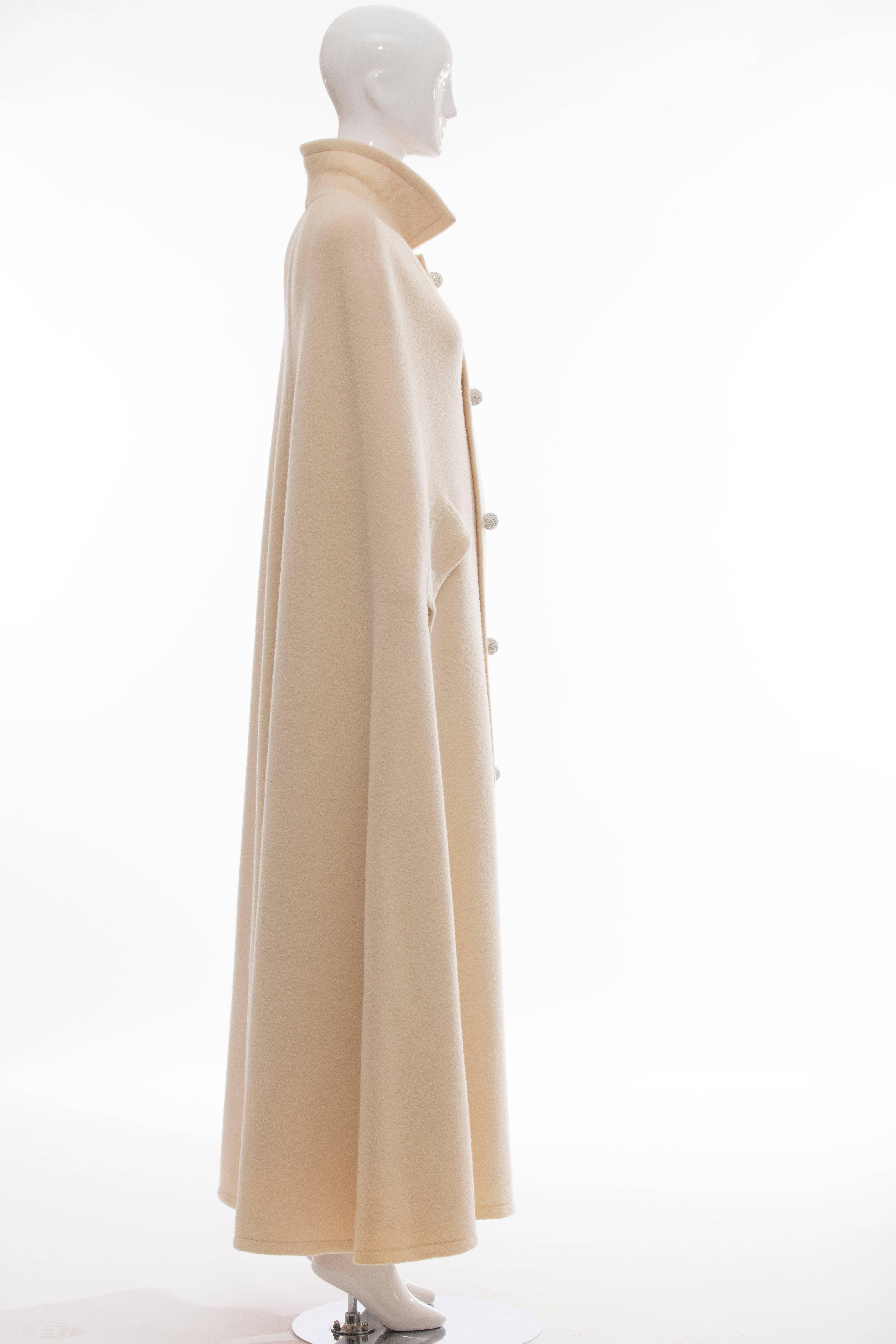 Christian Dior Haute Couture By Marc Bohan Cream Wool Cape, Autumn - Winter 1966 In Good Condition In Cincinnati, OH