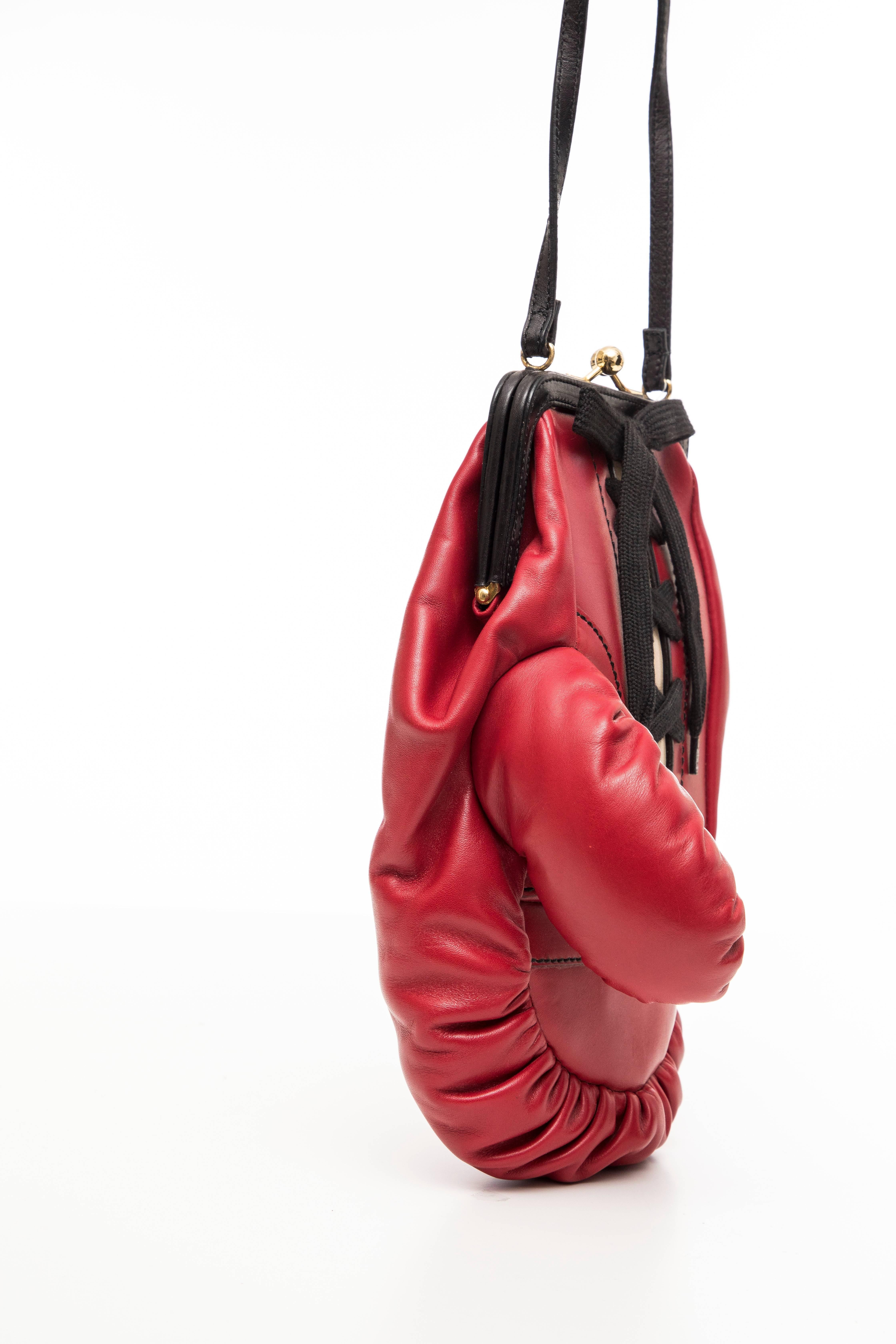  Moschino - Sac à main en cuir de défilé « Boxing Glove », printemps 2001 Pour femmes 