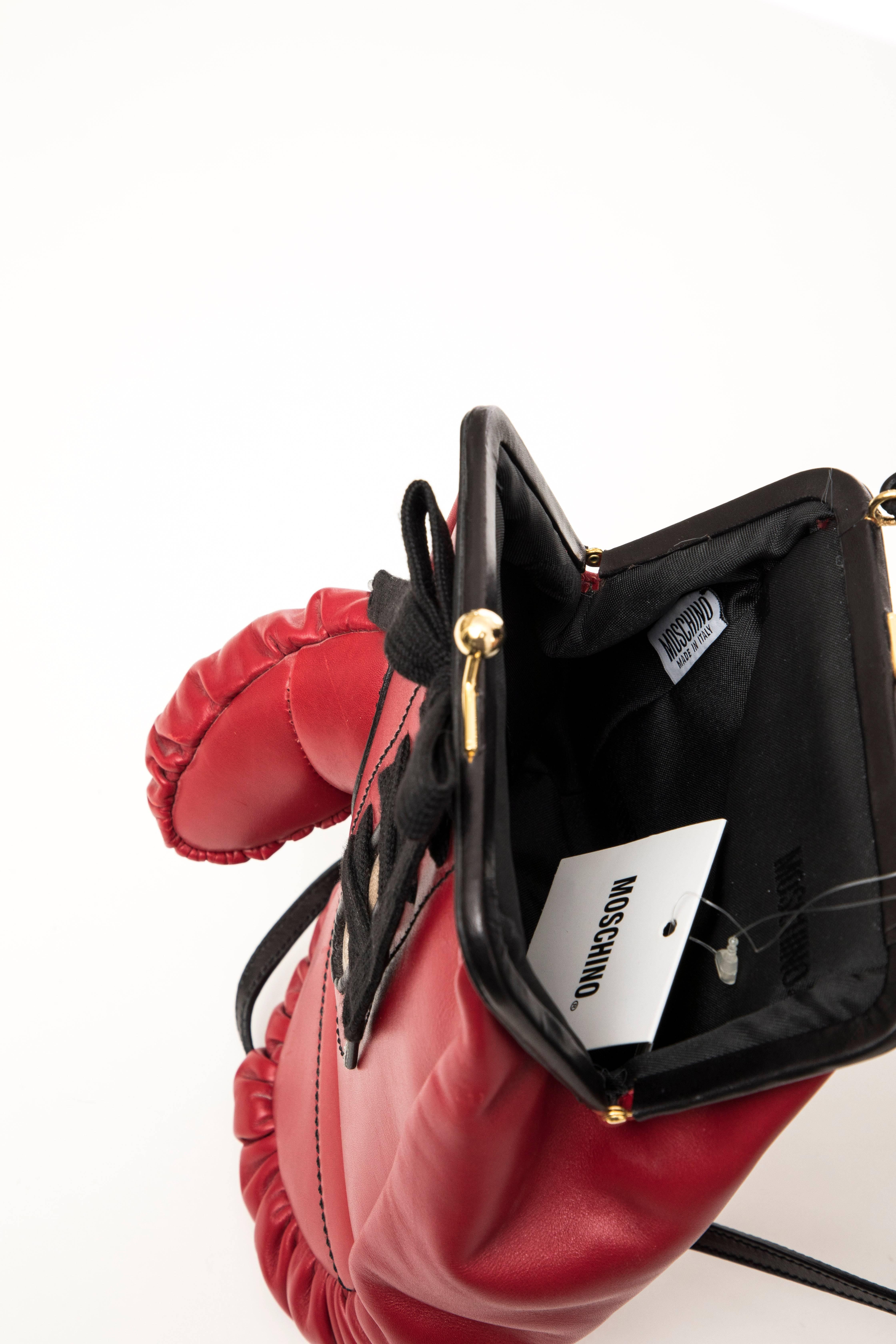 Moschino - Sac à main en cuir de défilé « Boxing Glove », printemps 2001 5