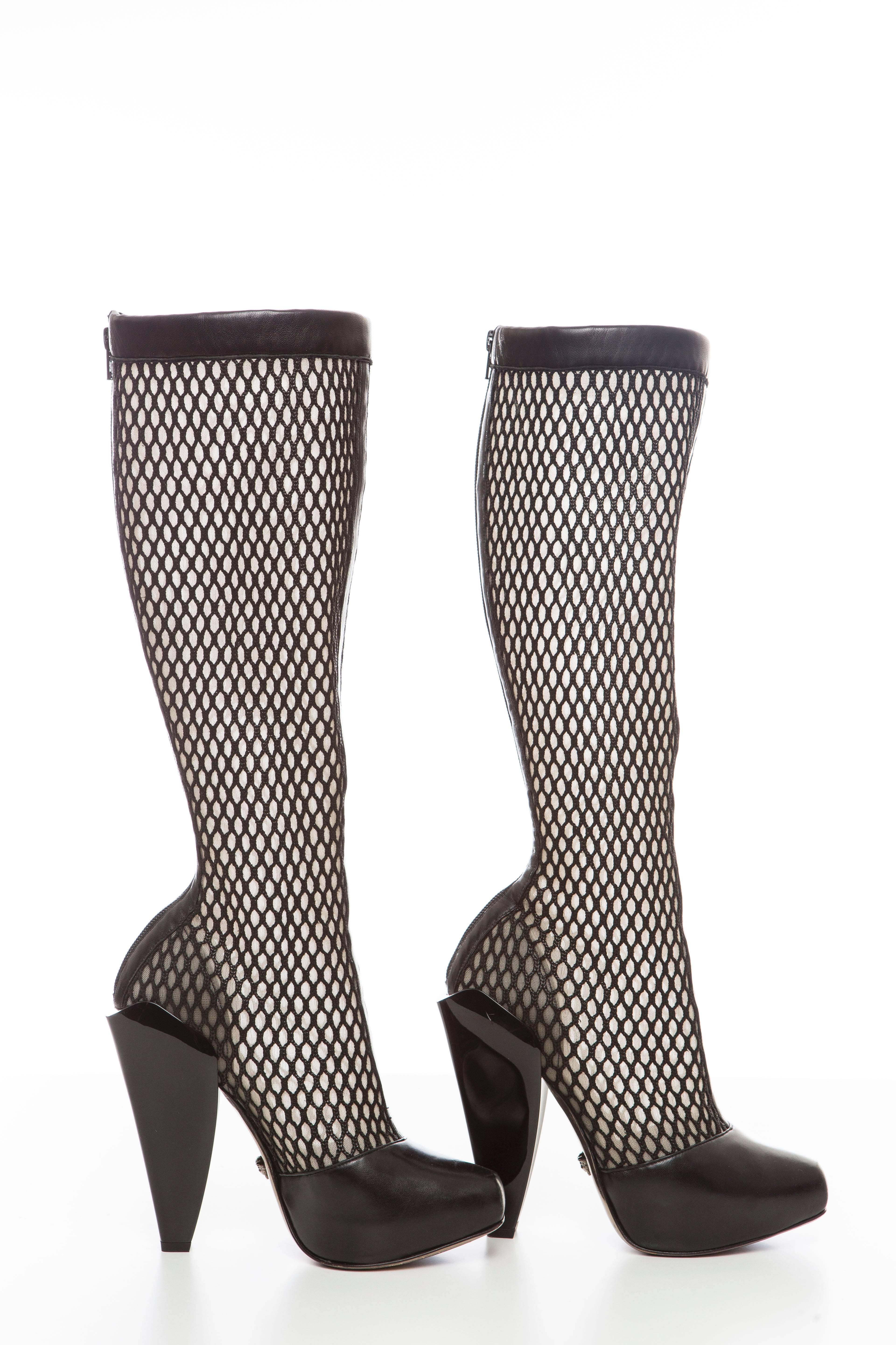 Versace Black Woven Mesh Boots, Autumn - Winter 2012 In Excellent Condition For Sale In Cincinnati, OH