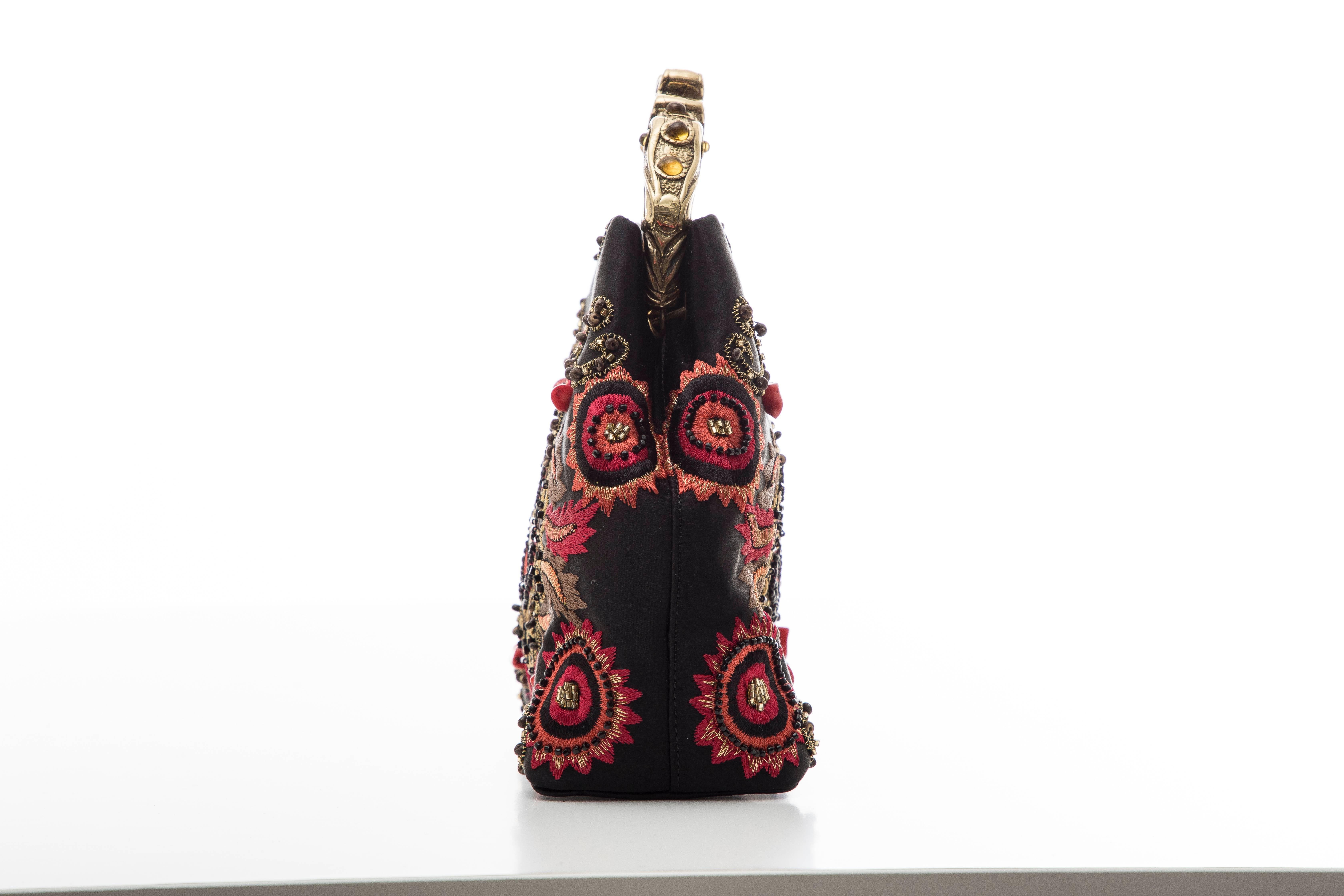 Natori Black Silk Satin Embroidered Evening Bag In Excellent Condition In Cincinnati, OH