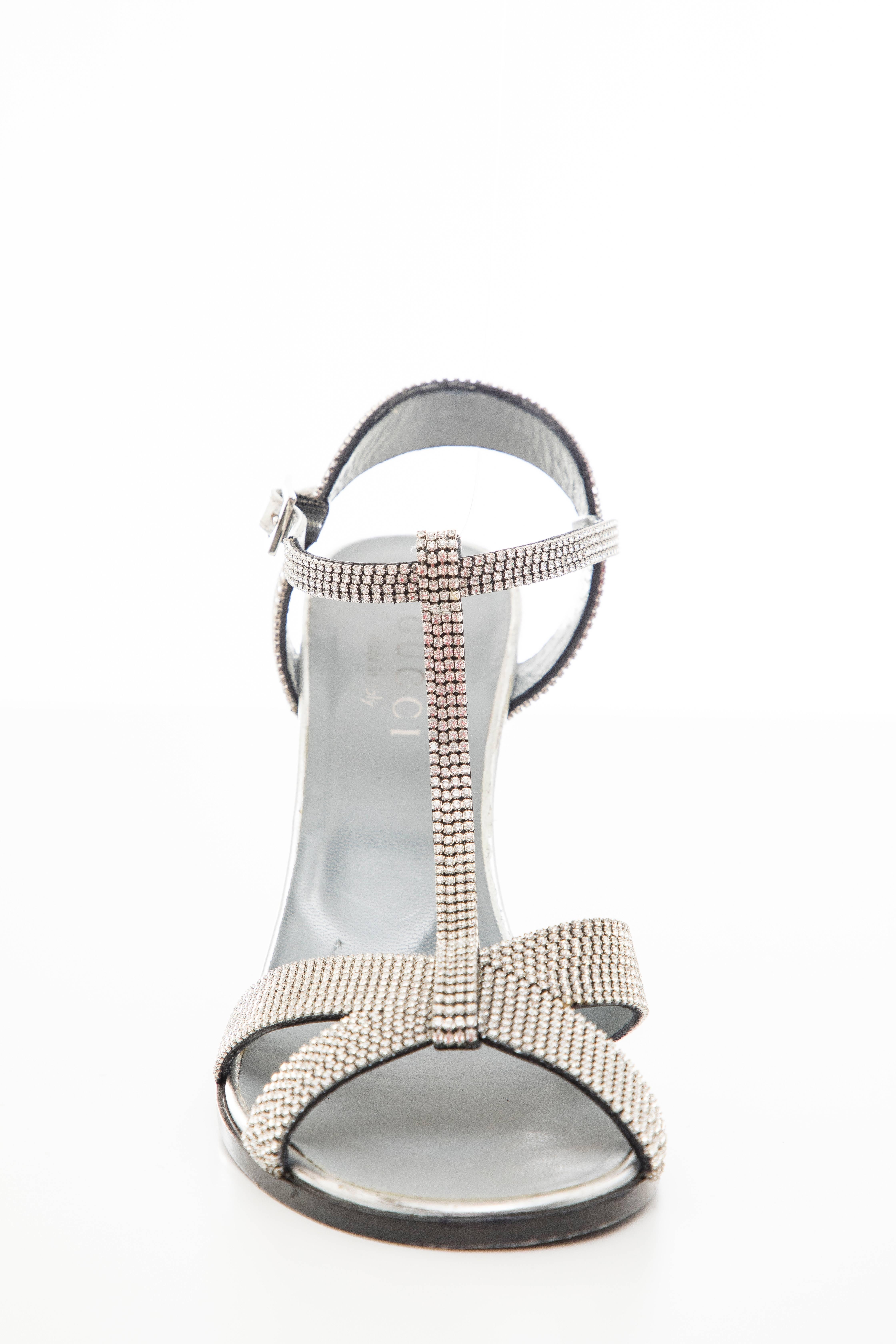 Tom Ford For Gucci Runway Metallic Silver Crystal T-Strap Sandals, Spring 2000 In Excellent Condition For Sale In Cincinnati, OH