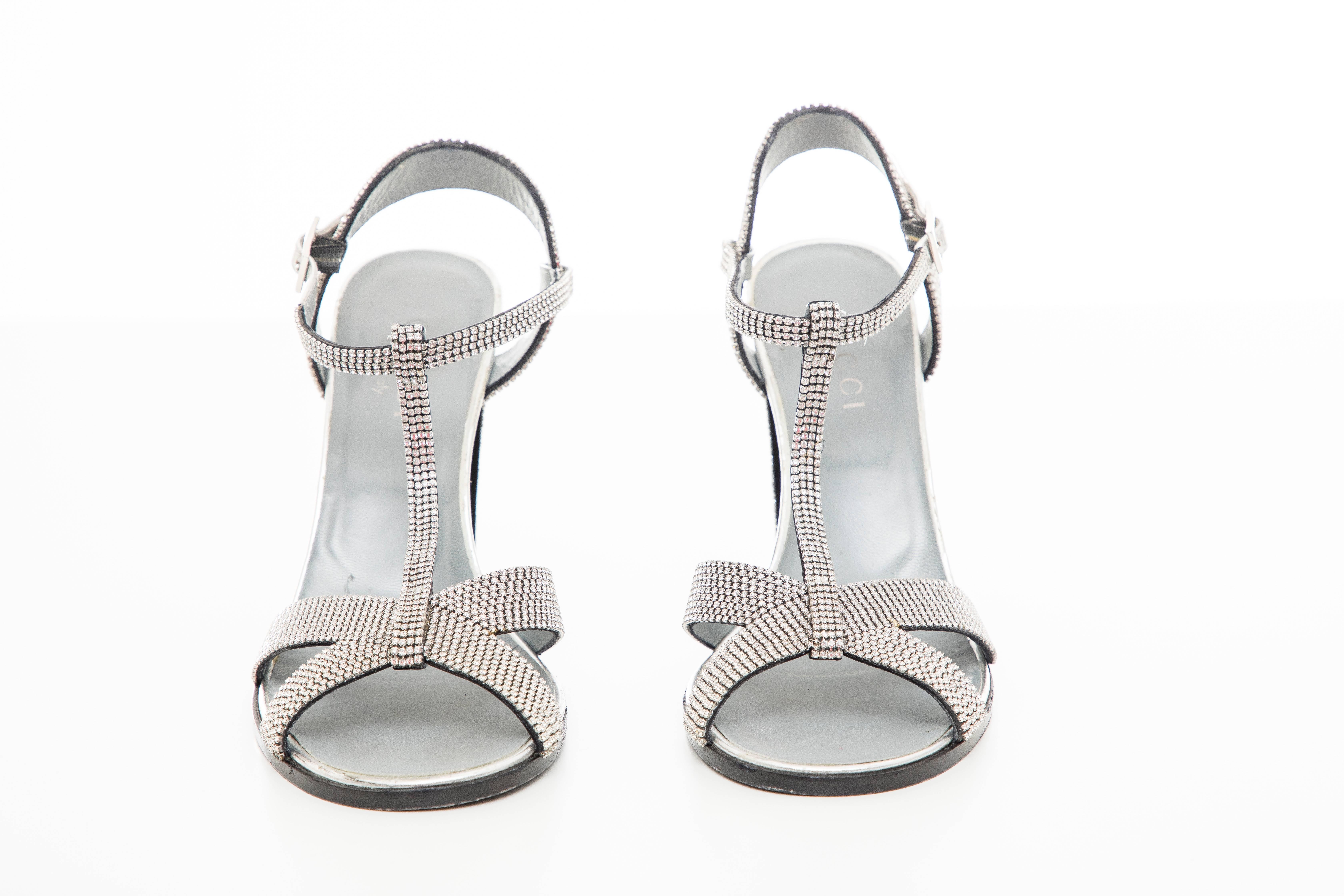 Tom Ford For Gucci Runway Metallic Silver Crystal T-Strap Sandals, Spring 2000 For Sale 4