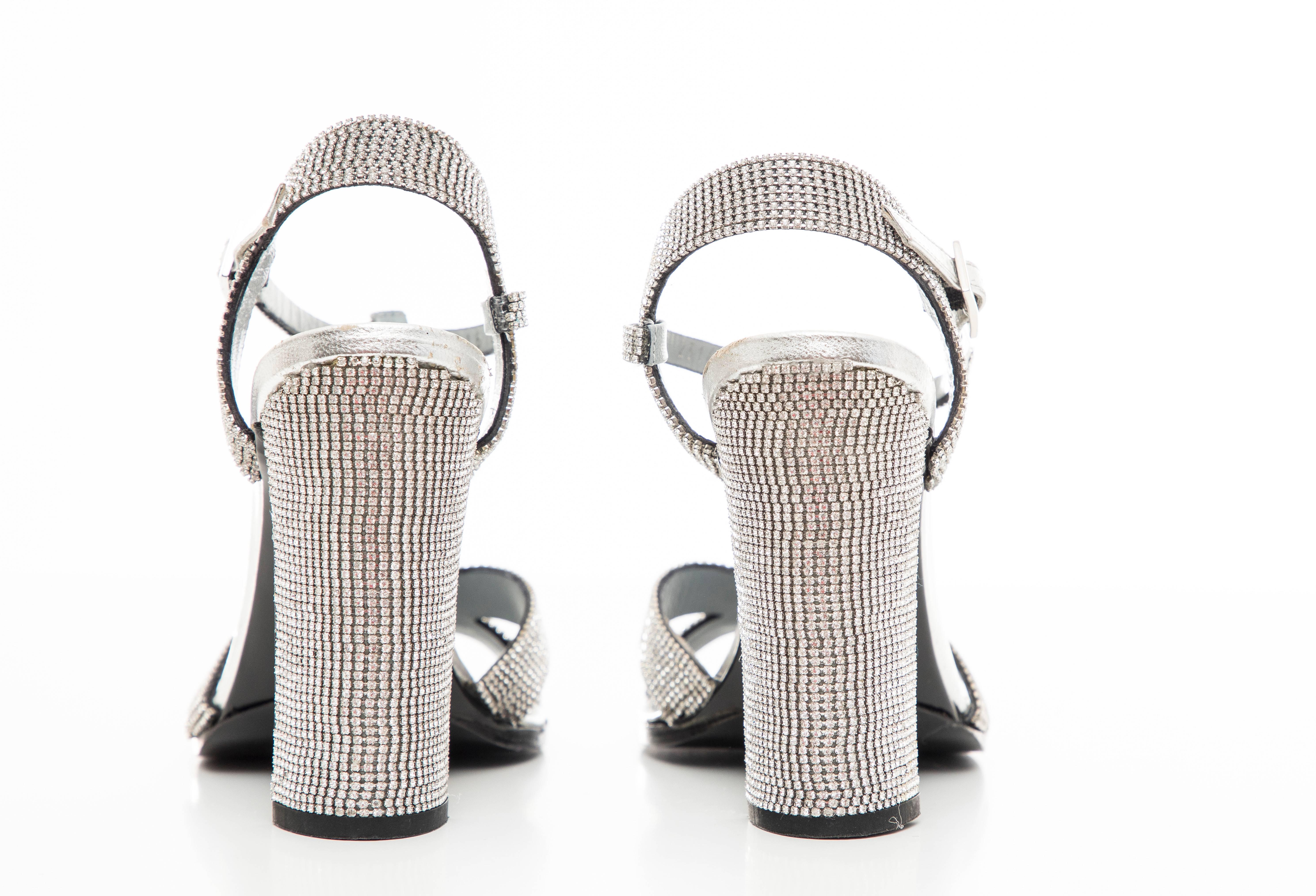 Tom Ford For Gucci Runway Metallic Silver Crystal T-Strap Sandals, Spring 2000 For Sale 7