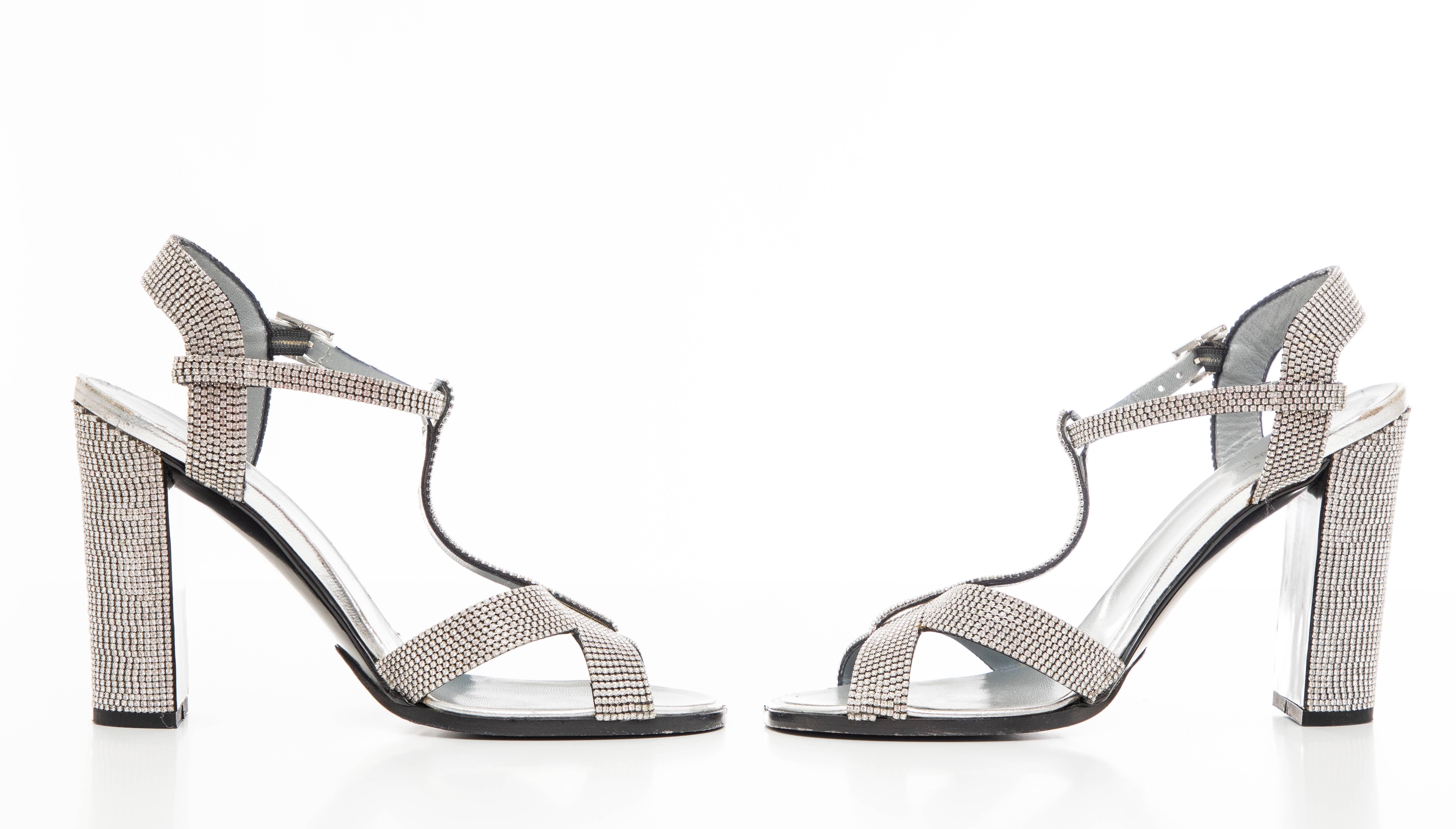 Tom Ford For Gucci Runway Metallic Silver Crystal T-Strap Sandals, Spring 2000 im Angebot 10