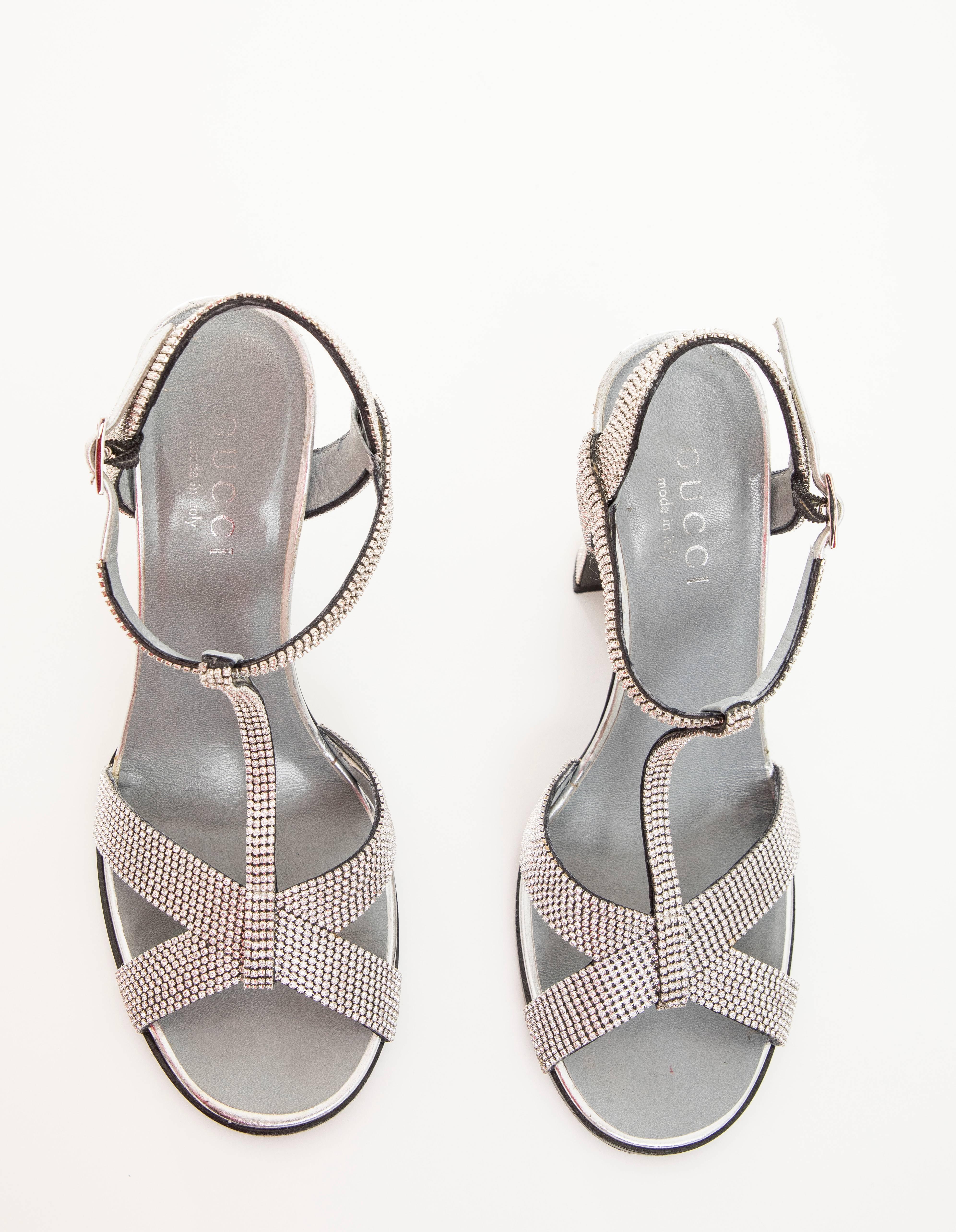 Tom Ford For Gucci Runway Metallic Silver Crystal T-Strap Sandals, Spring 2000 For Sale 10