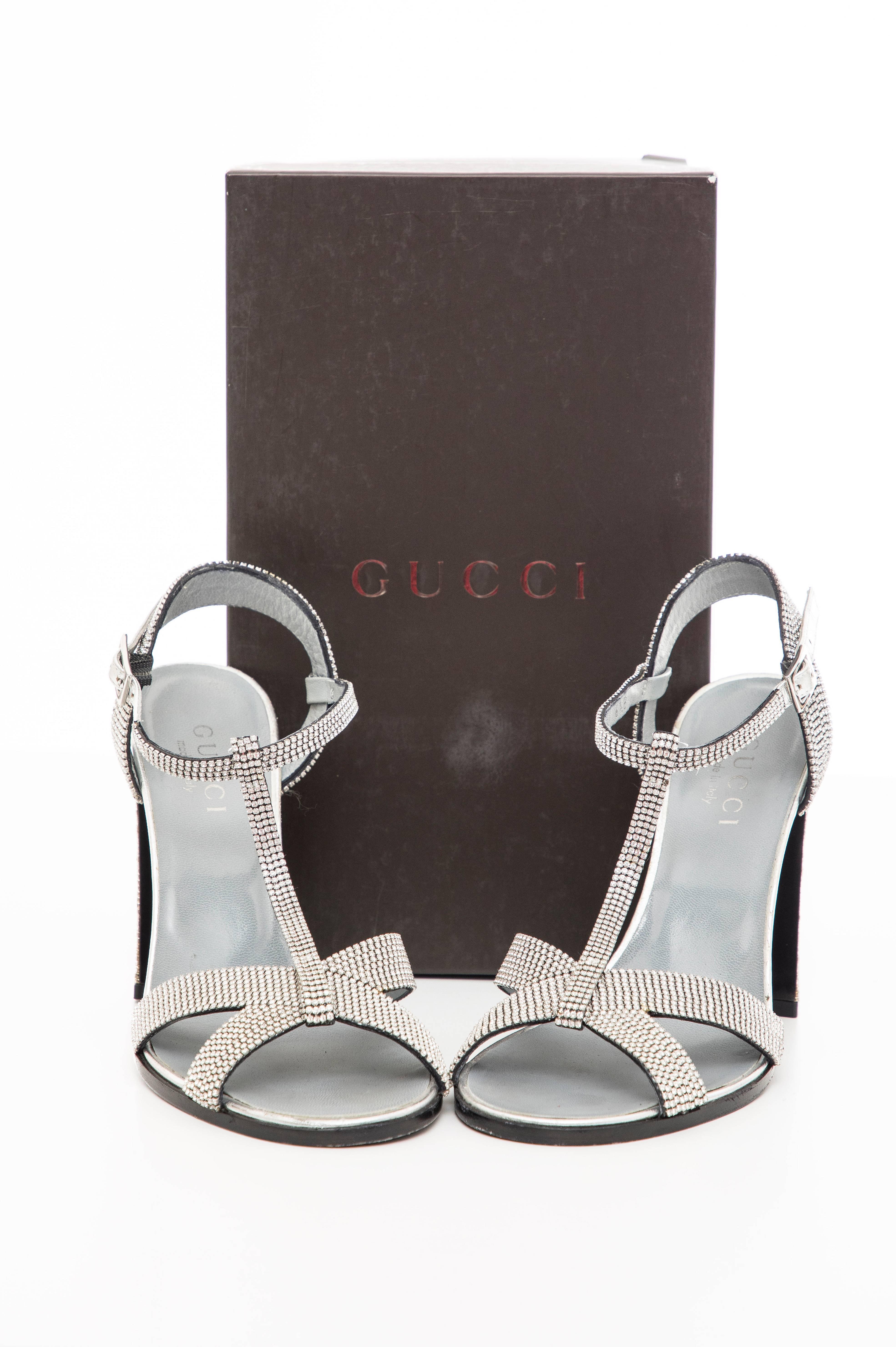 Tom Ford For Gucci Runway Metallic Silver Crystal T-Strap Sandals, Spring 2000 im Angebot 13