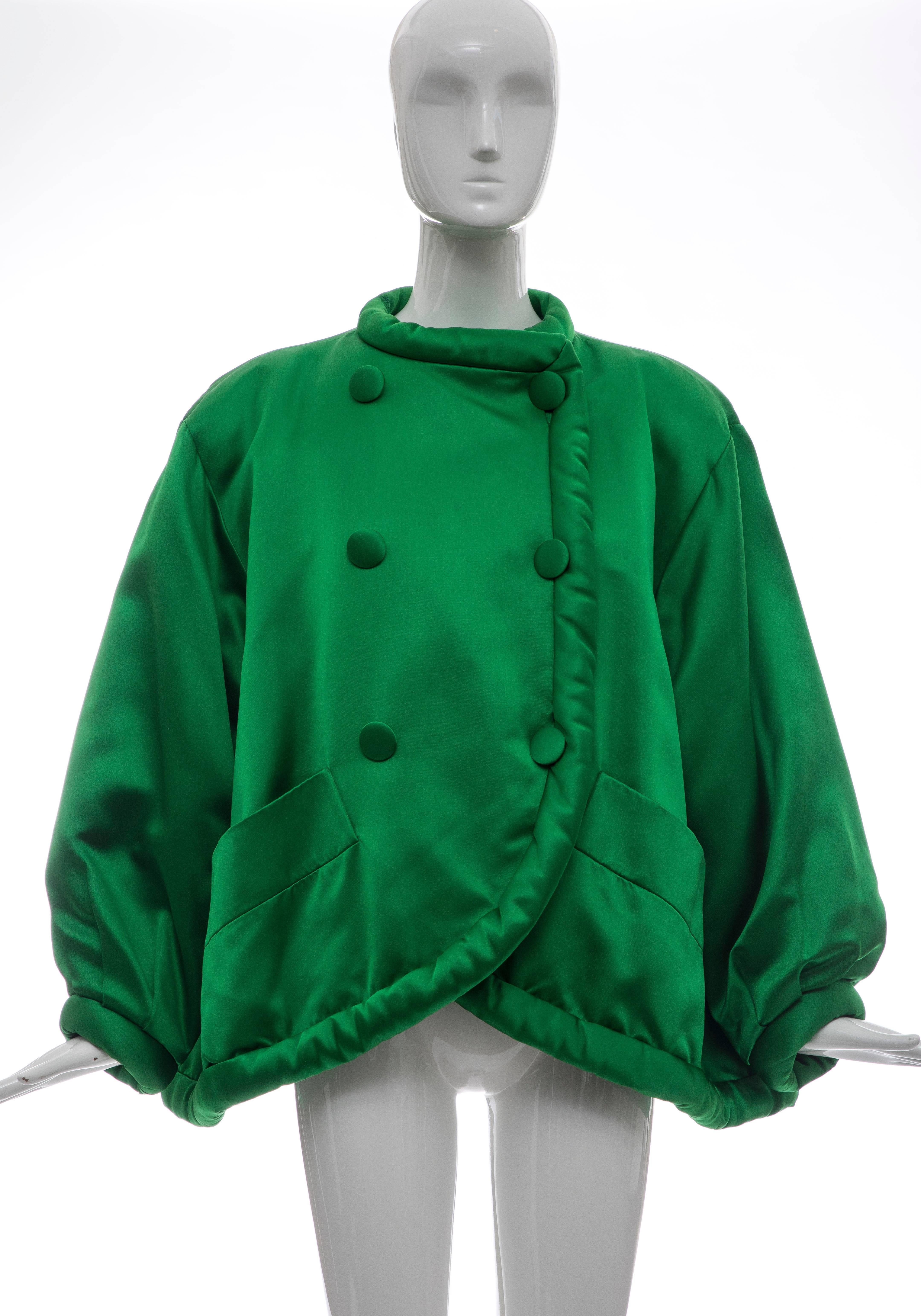 Yves Saint Laurent Rive Gauche, Circa 1980's emerald green silk satin double breasted evening jacket, covered buttons, two front pockets and quilted eggplant silk satin lining with padded rolled edge and 3/4 sleeve with padded rolled cuffs. 

FR.