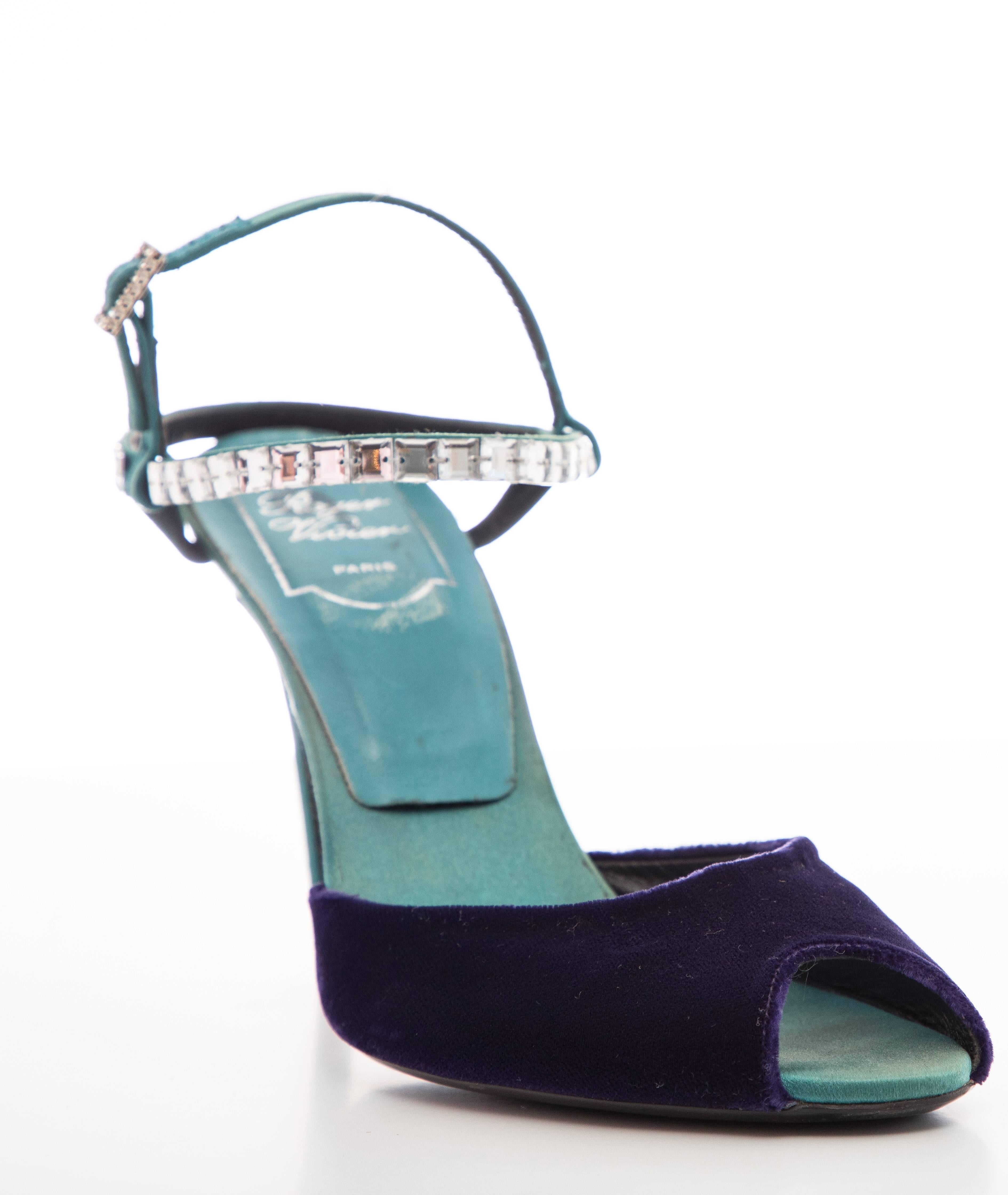 Roger Vivier Silk Satin Velvet Pumps With Beveled Square Crystal Ankle Straps In Good Condition For Sale In Cincinnati, OH