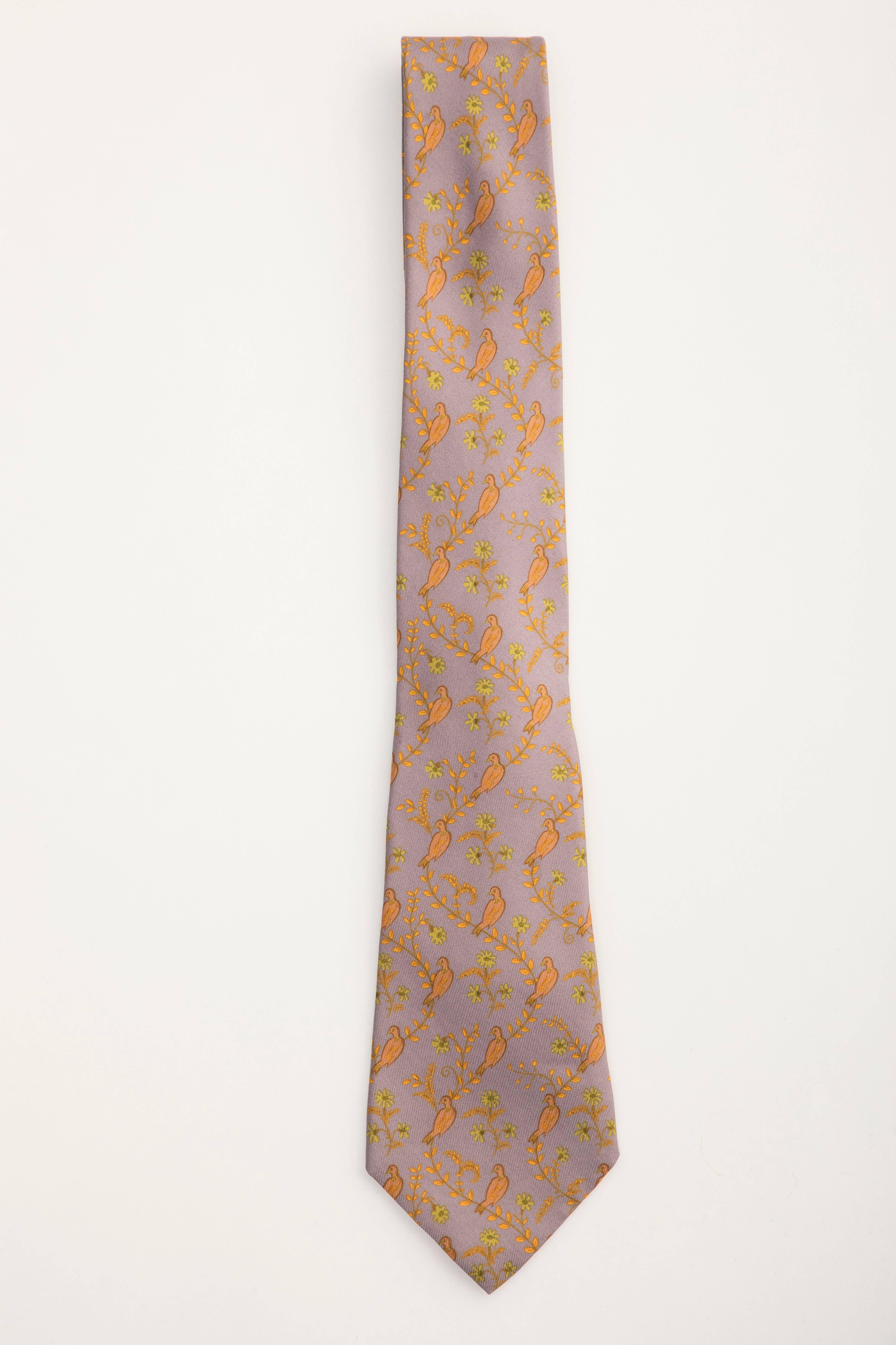  Hermès lavender, gold, green silk tie with bird motif throughout.


Length: 56, Width: 3.25
