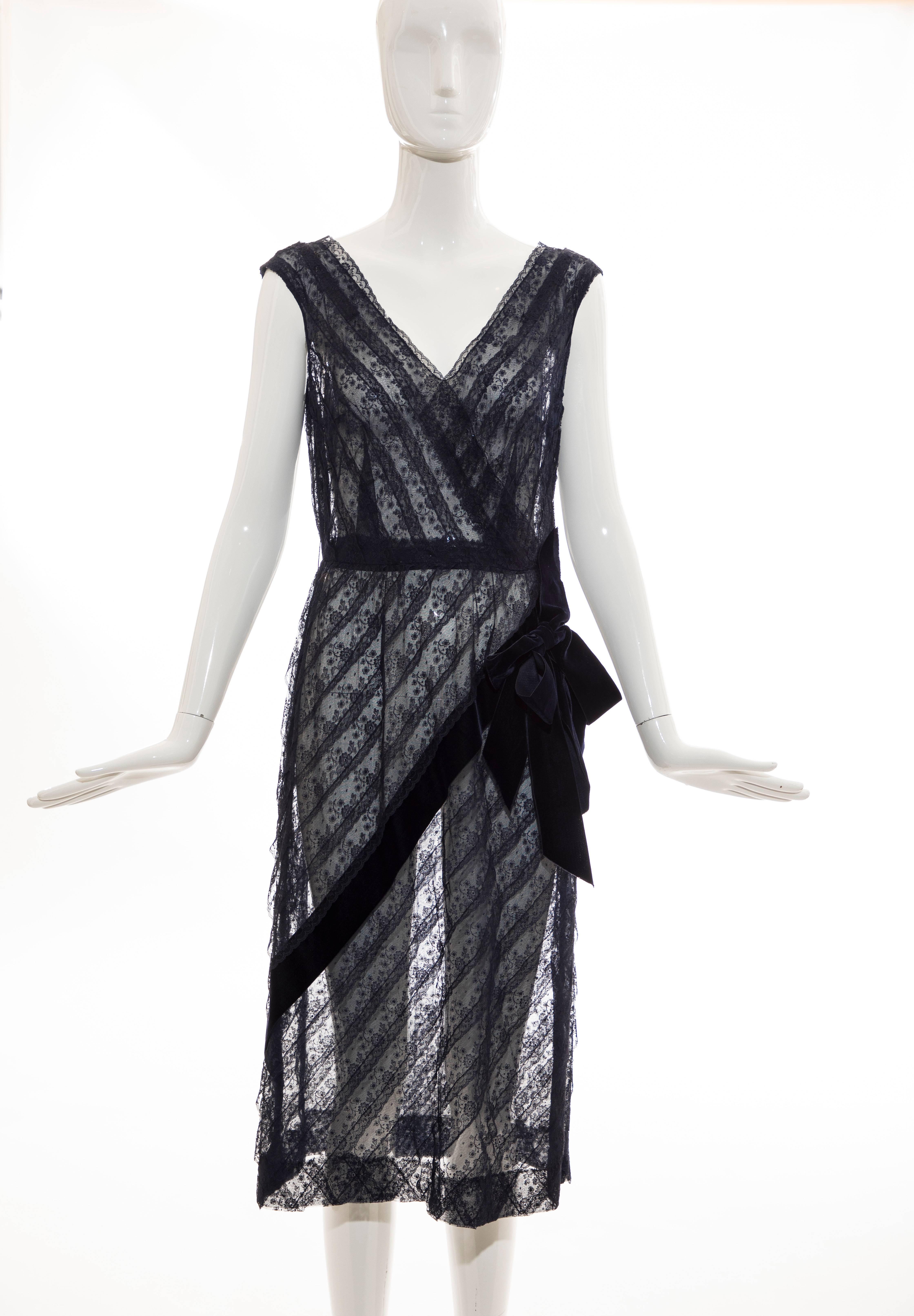 The Gidding Co. Cincinnati, circa: 1950's navy blue lace dress with diagonal navy blue silk velvet, V-Neck, side zip and fully lined.

No Size Label

Bust: 34, Waist: 26, Hips: 36, Length: 43
