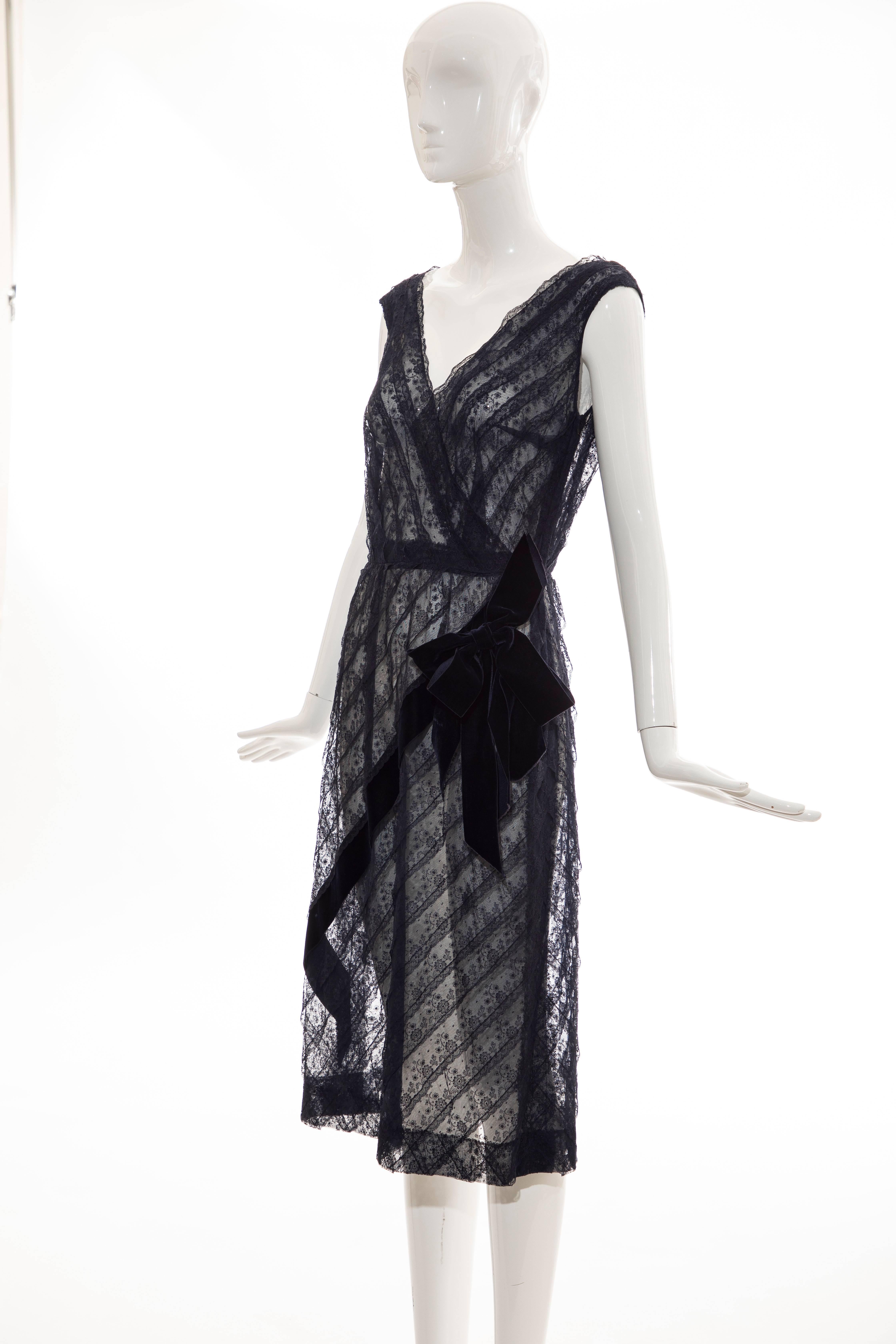The Gidding Co. Cincinnati Navy Blue Lace & Silk Velvet Dress, Circa: 1950's  For Sale 4
