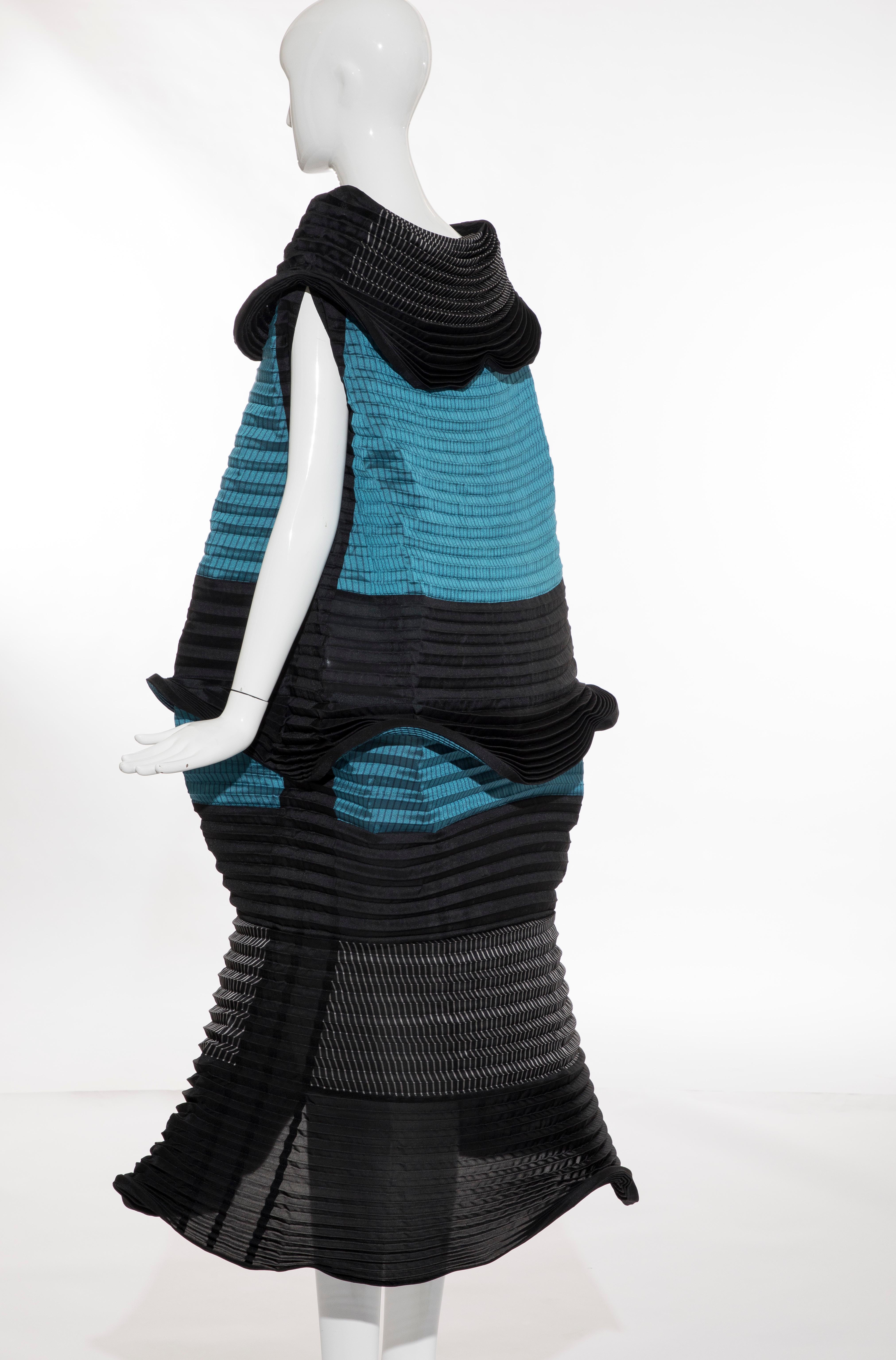 Issey Miyake Runway Pleated Dress, Fall 2014 In Excellent Condition For Sale In Cincinnati, OH