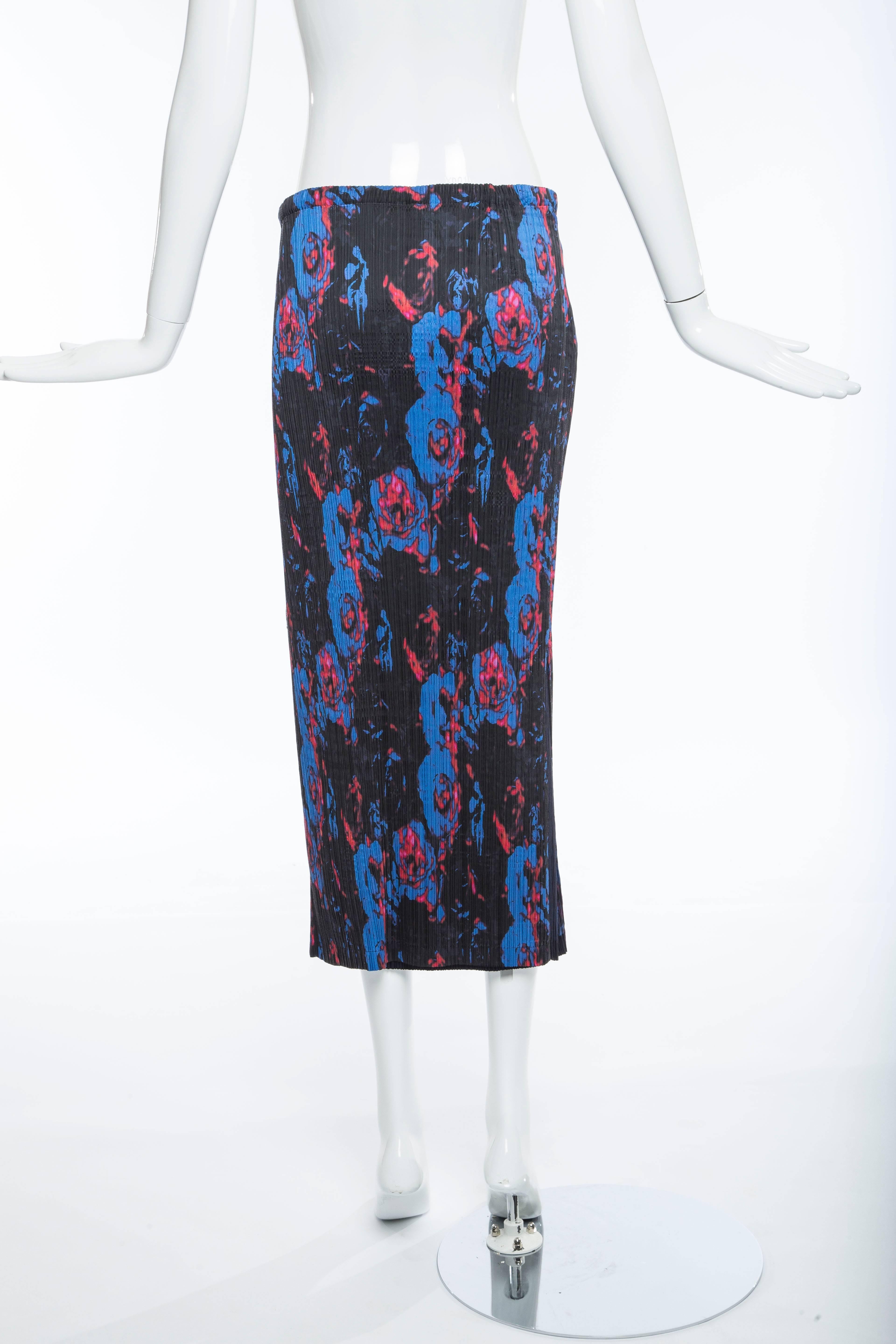 Issey Miyake Navy Blue Printed Silk Pleated Skirt,  Spring 2007 In Excellent Condition For Sale In Cincinnati, OH