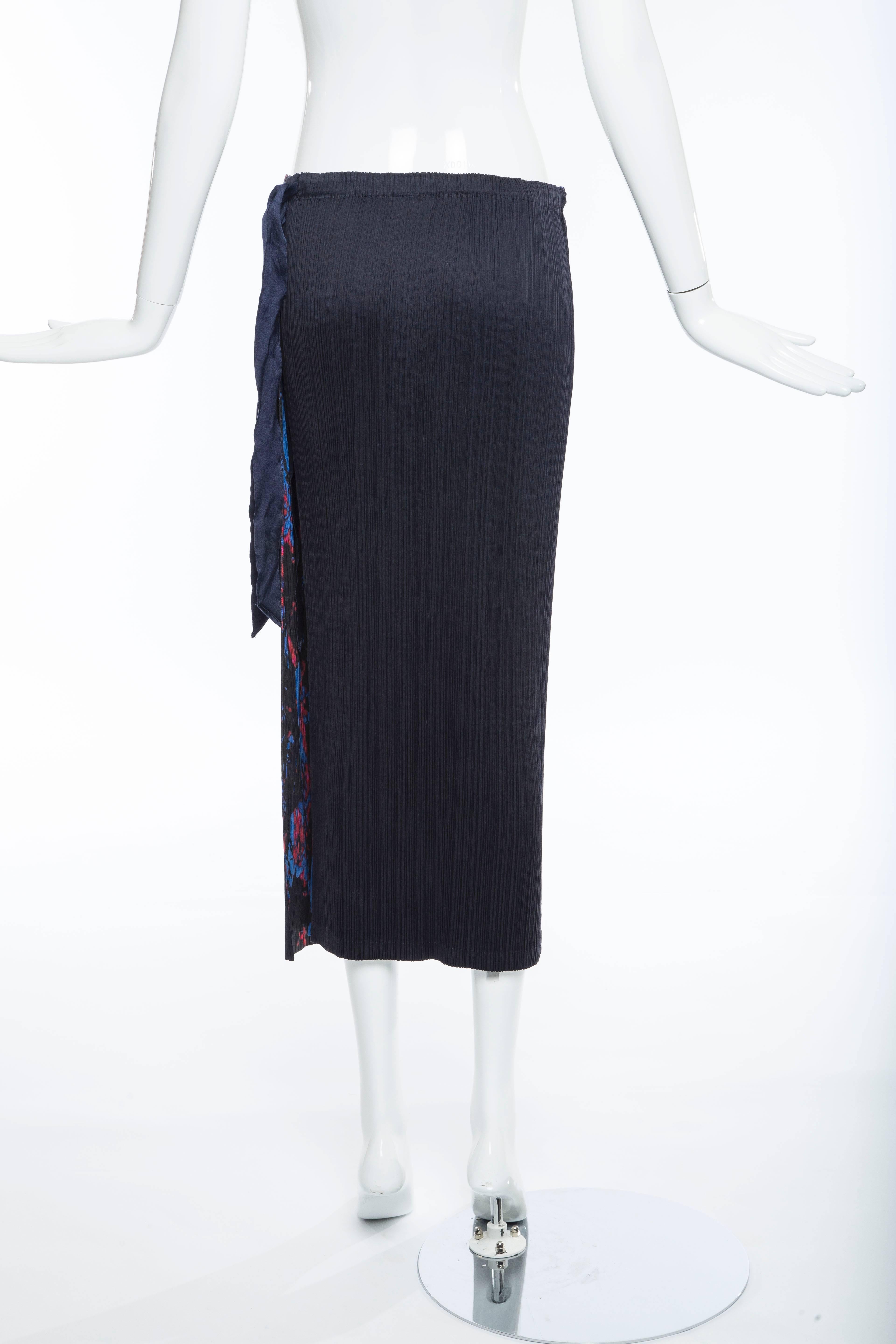 Issey Miyake Navy Blue Printed Silk Pleated Skirt,  Spring 2007 For Sale 3