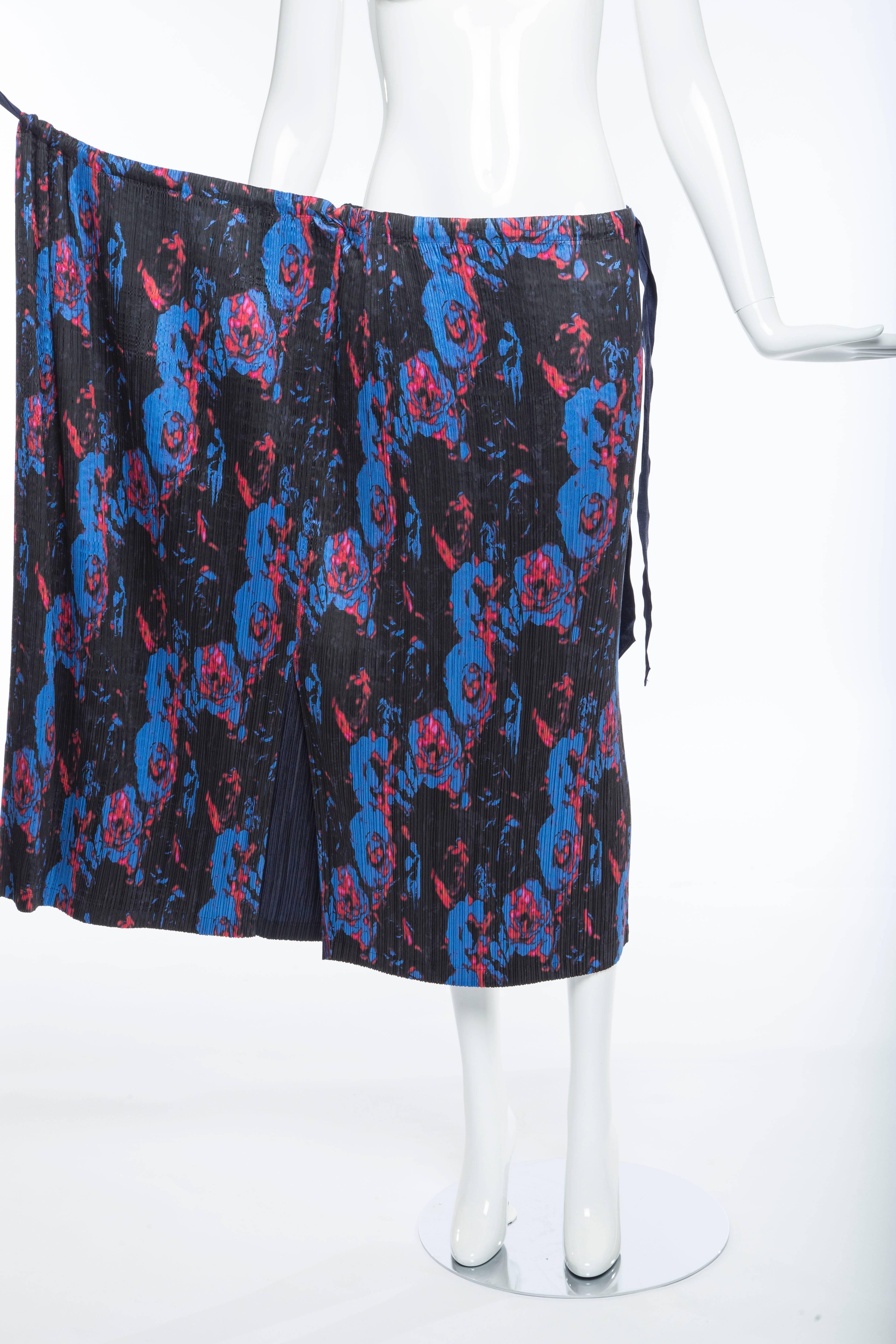 Issey Miyake Navy Blue Printed Silk Pleated Skirt,  Spring 2007 For Sale 2