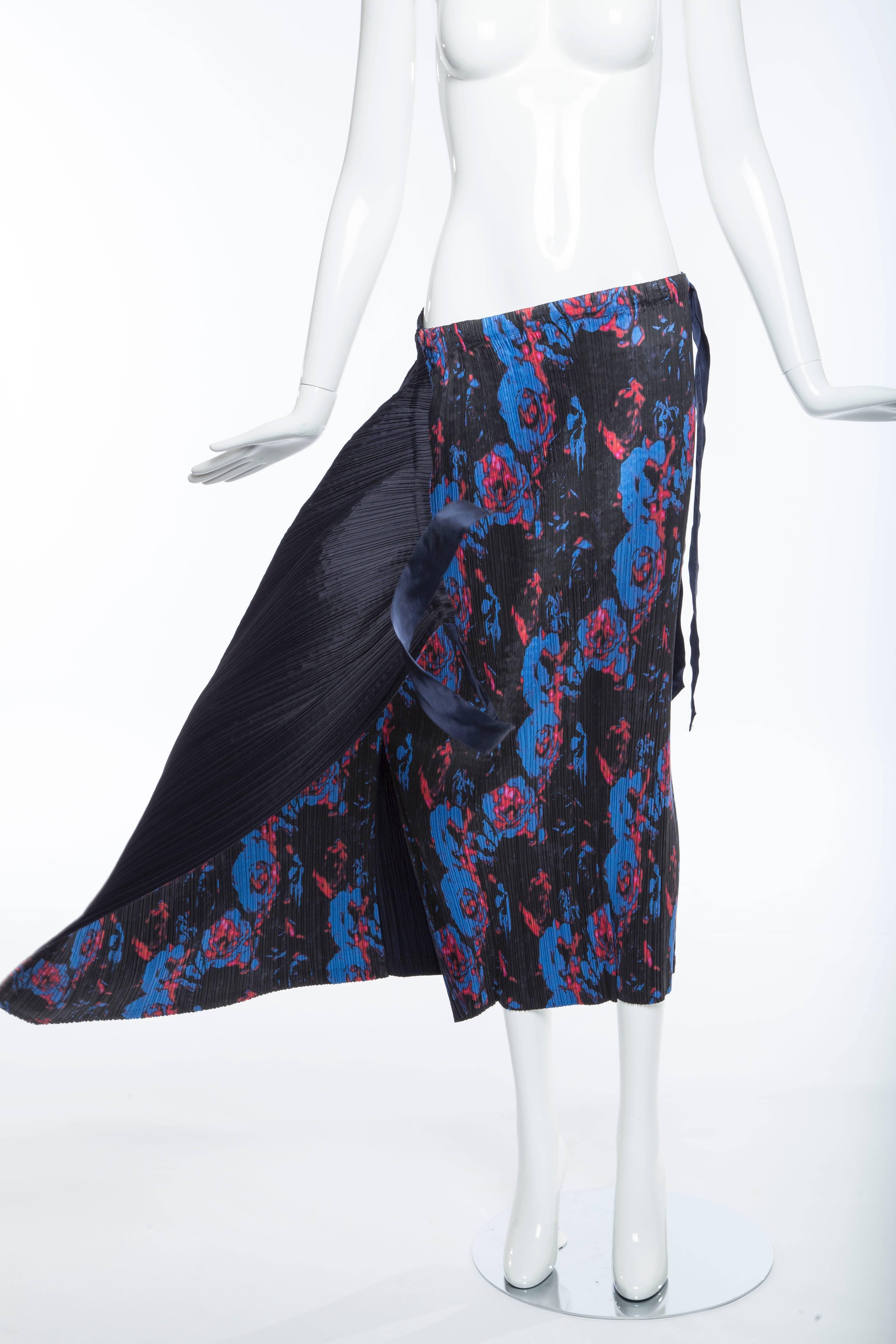 Issey Miyake Navy Blue Printed Silk Pleated Skirt,  Spring 2007 For Sale 4