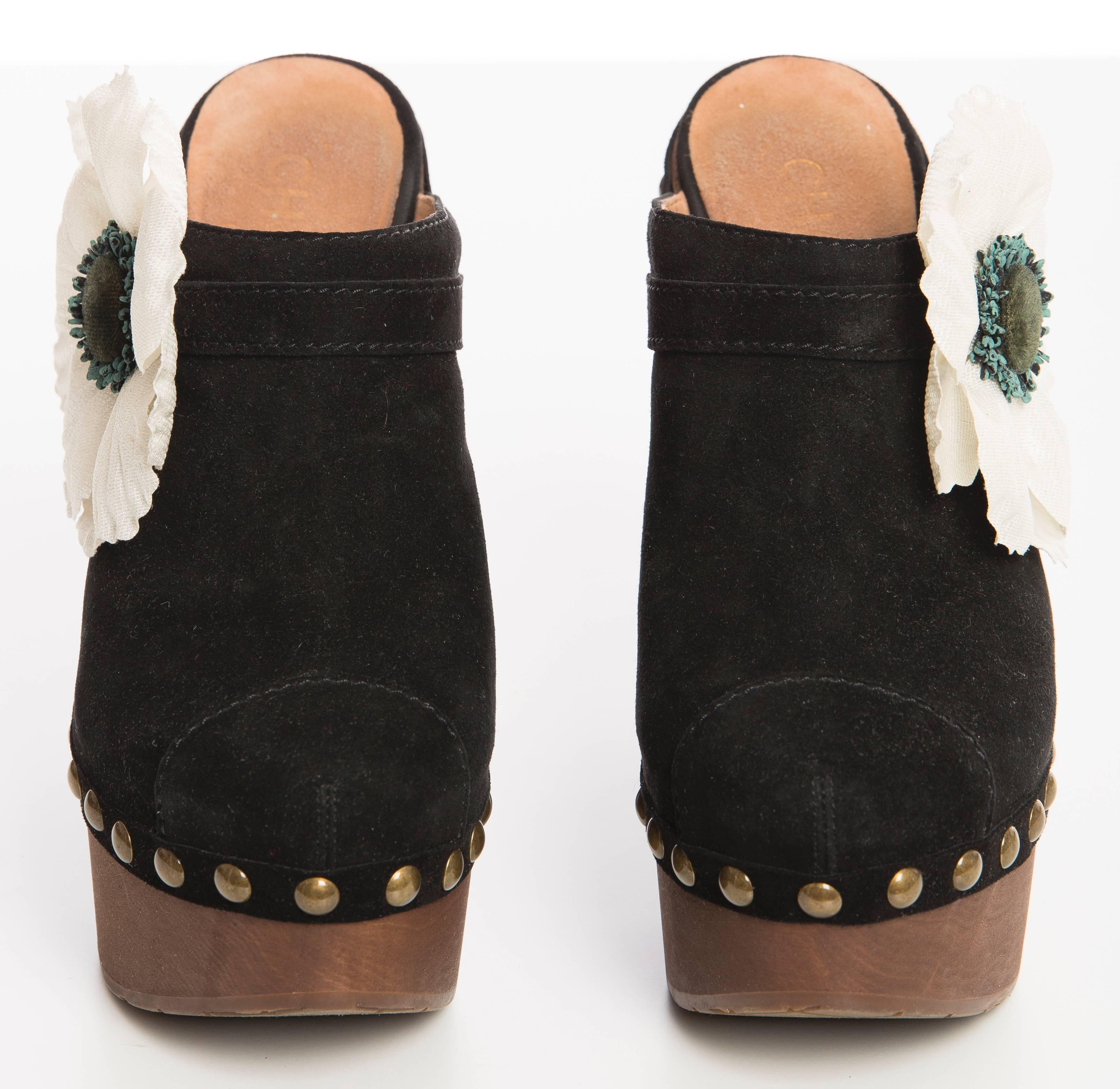 Women's Chanel Black Suede Clogs With Appliqué Camelia Flower, Spring - Summer 2010 For Sale