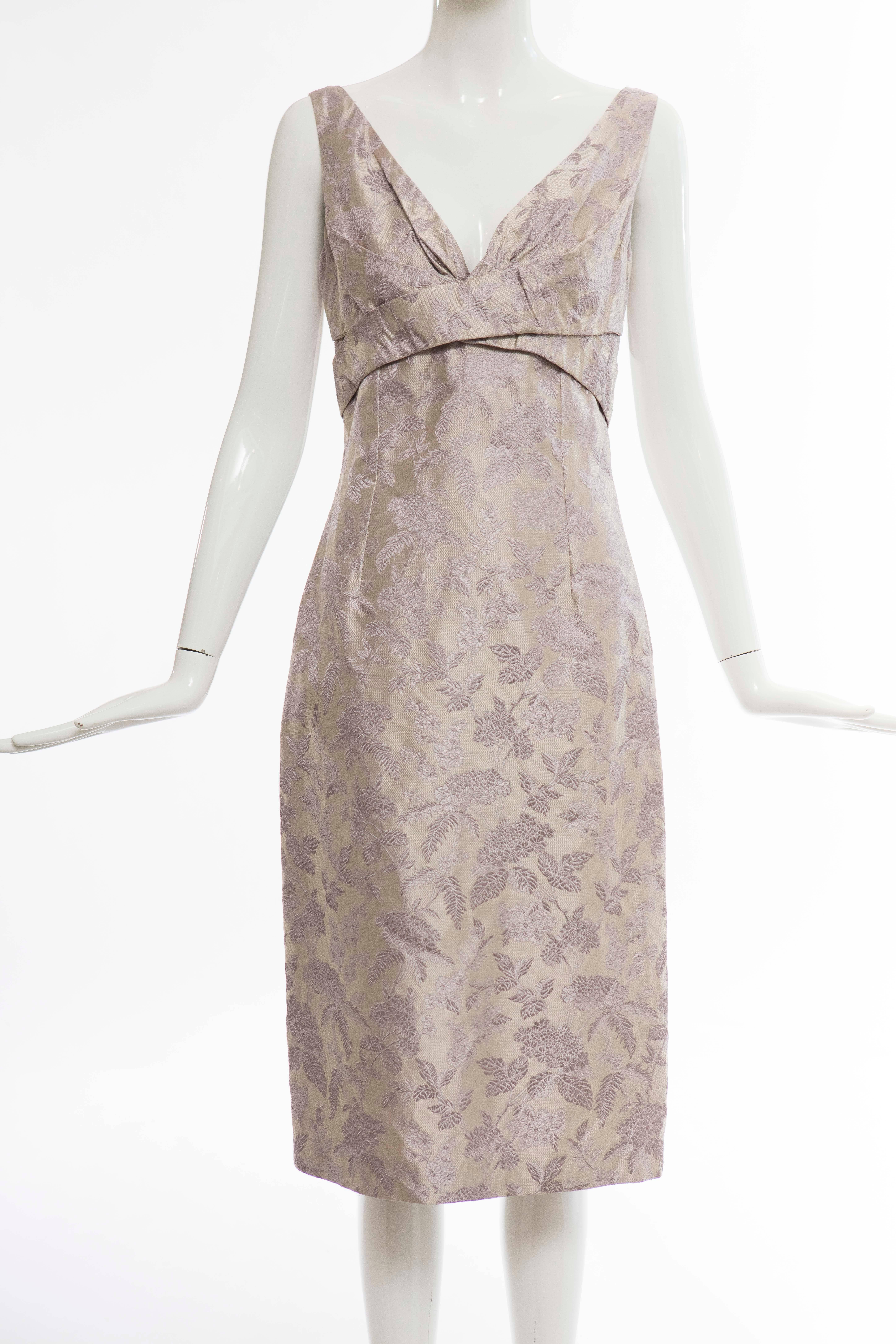 Alexander Mcqueen, Spring 2006 sleeveless lavender silk jacquard dress,fully lined with  back zip and hook-and-eye closure.

Retail: $1995

EU. 40
US. 4

Bust 32, Waist 27, Hips 35, Length 42
