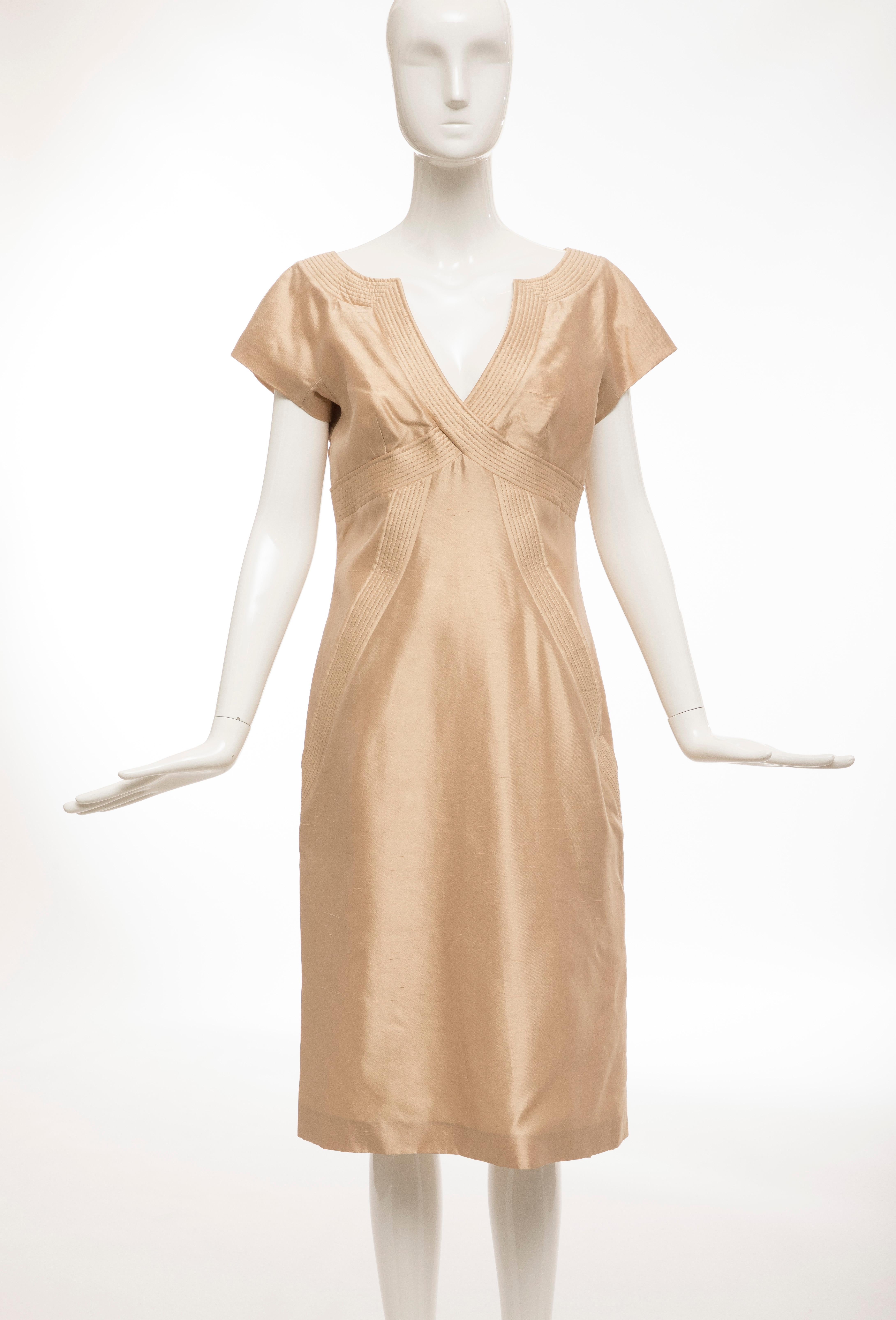 Alexander McQueen, Spring 2006 silk evening dress with back zipper and fully lined in silk. 

EU. 44, US. 8

Bust: 35, Waist: 31, Hips: 41, Length: 42