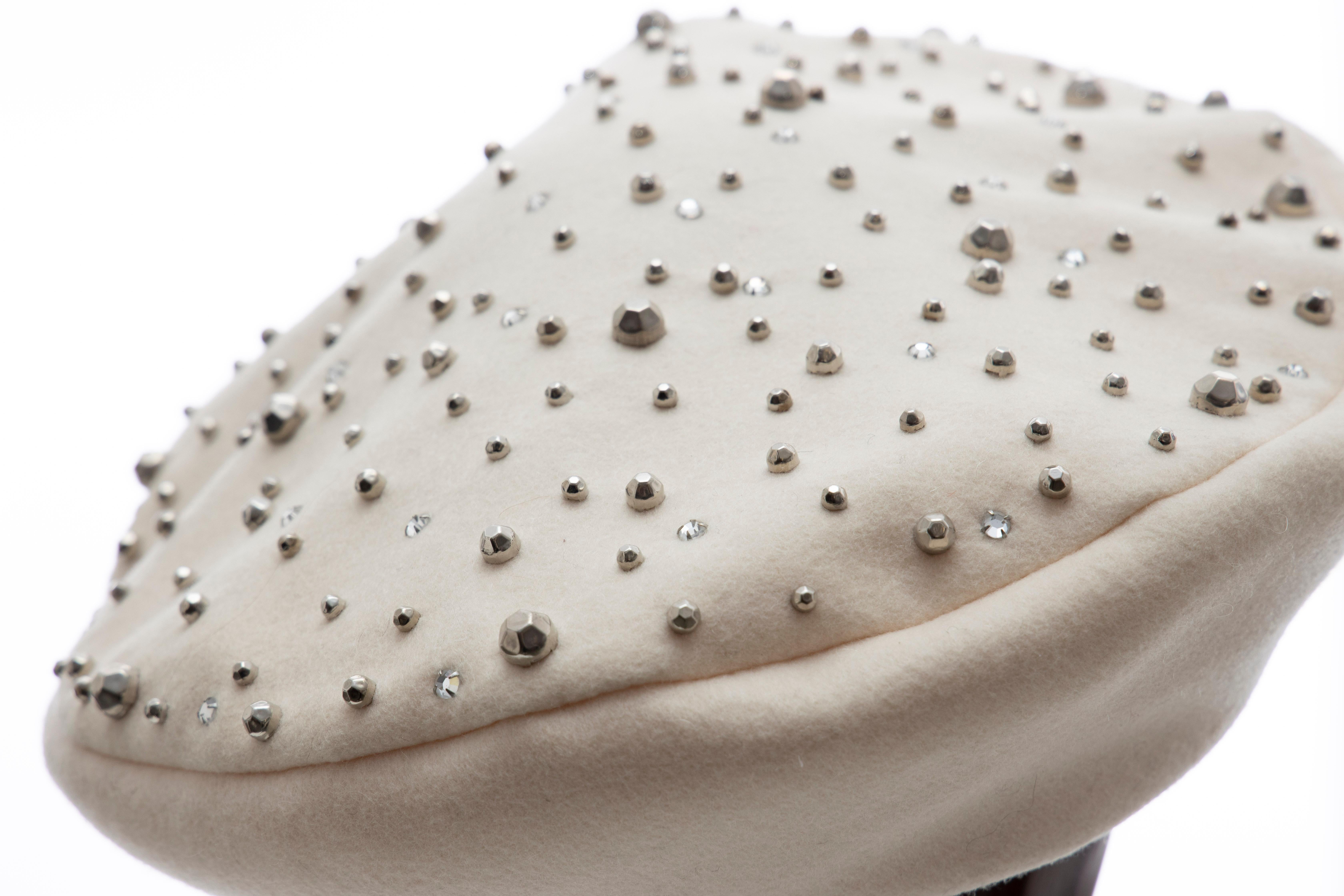 Adolfo Winter White Wool Faceted Silver Studs Prong Set Crystals Beret, 1960's In Good Condition For Sale In Cincinnati, OH