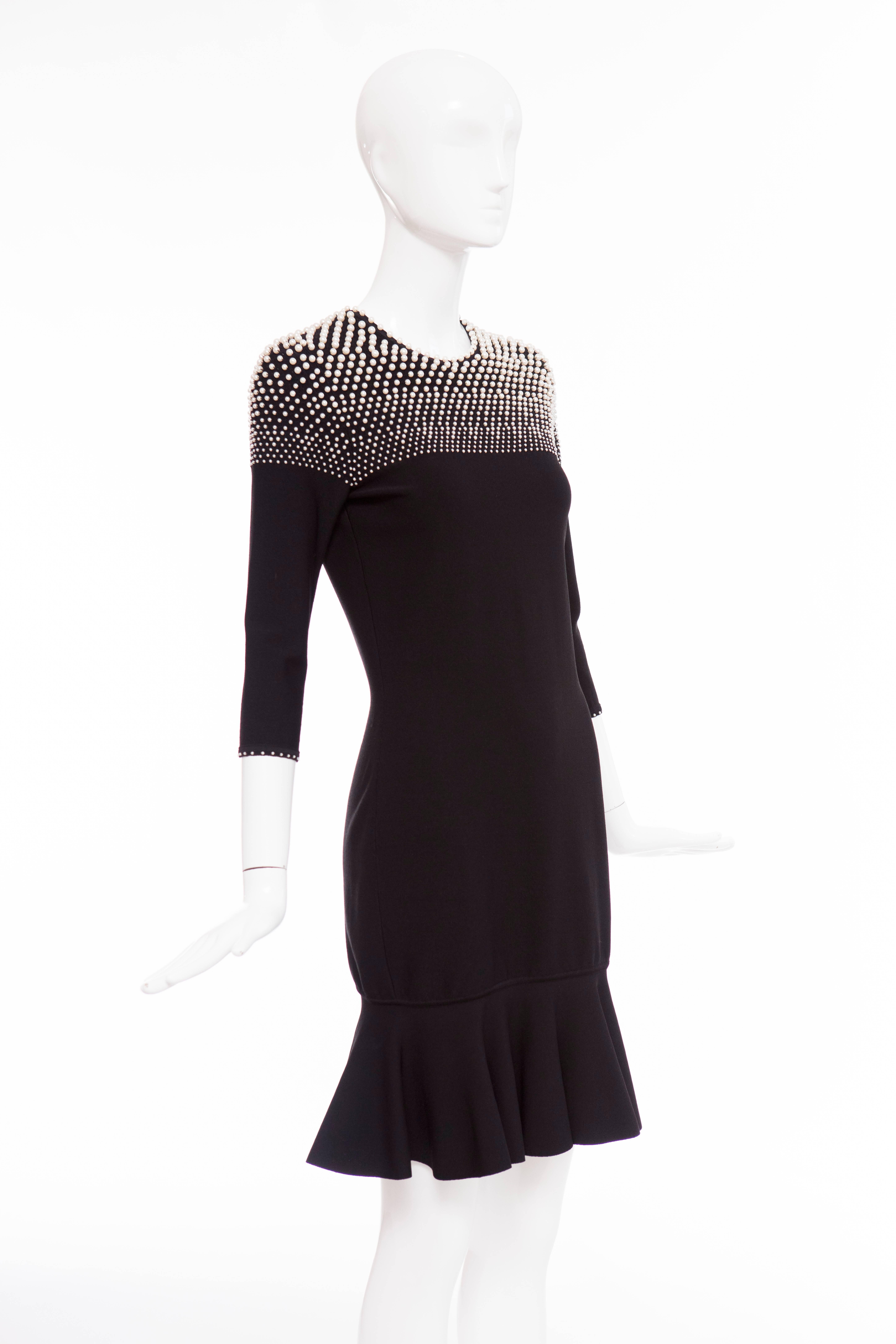 Alexander McQueen Black Knit Dress With Pearl Neckline, Autumn - Winter 2013 In Excellent Condition For Sale In Cincinnati, OH