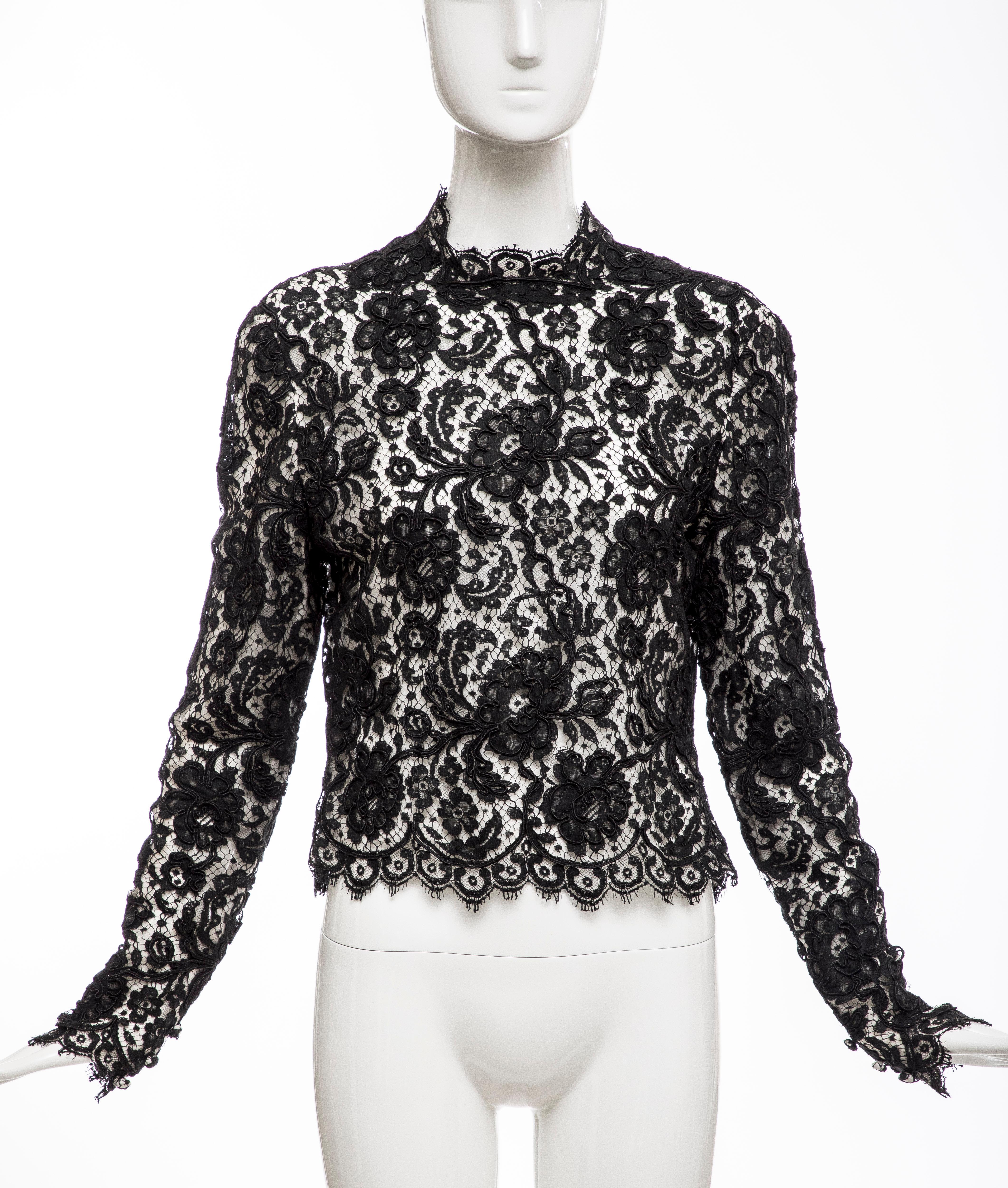 Bill Blass, Circa: 1970's, black lace long sleeve top with back zip and silk chiffon lining.

US: 10

Bust: 38' Waist; 34 and Total Length: 22'.