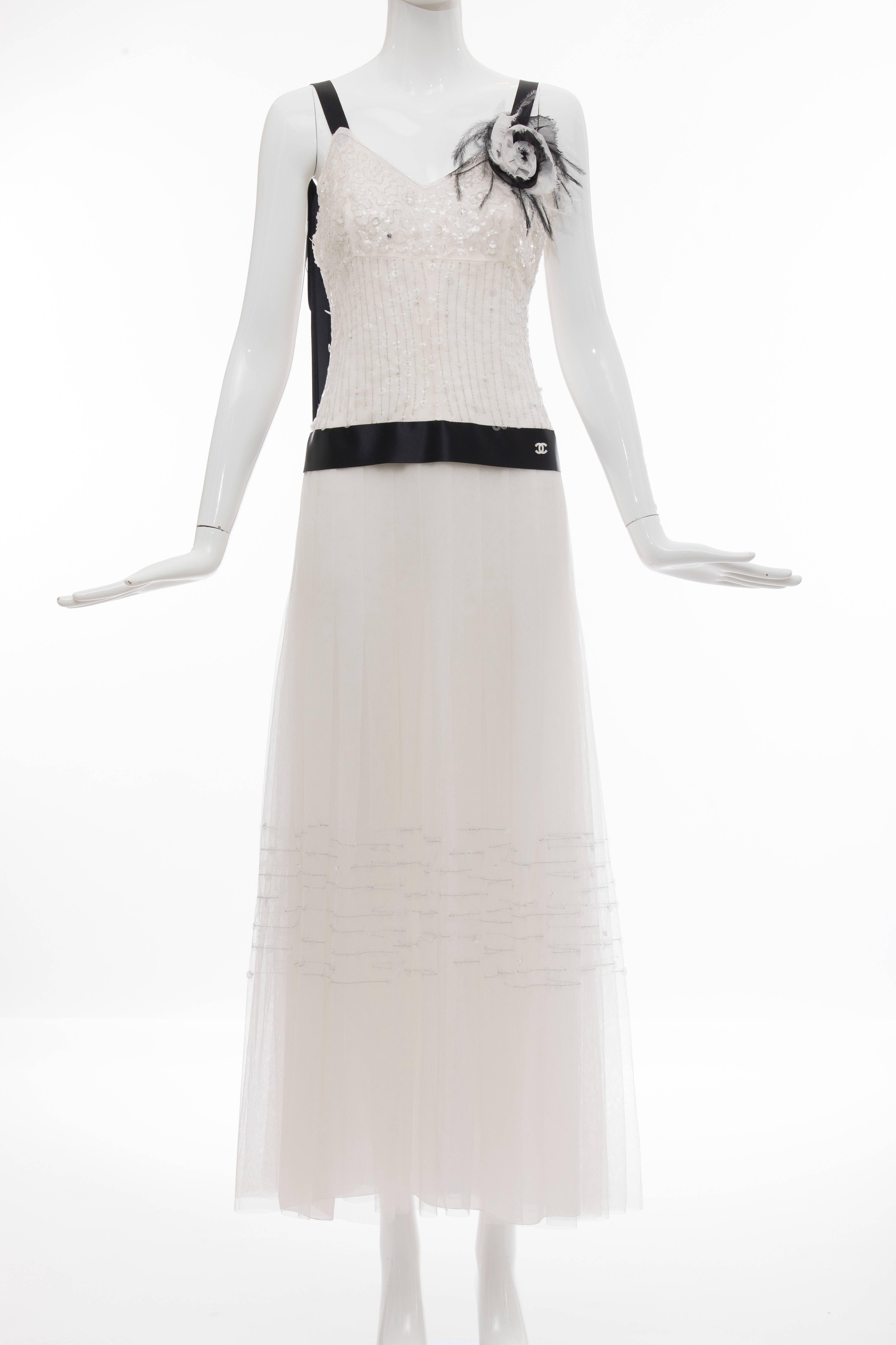 Chanel White Nylon Mesh Sequins Pearls Black Satin Evening Dress, Cruise 2005 In Excellent Condition In Cincinnati, OH