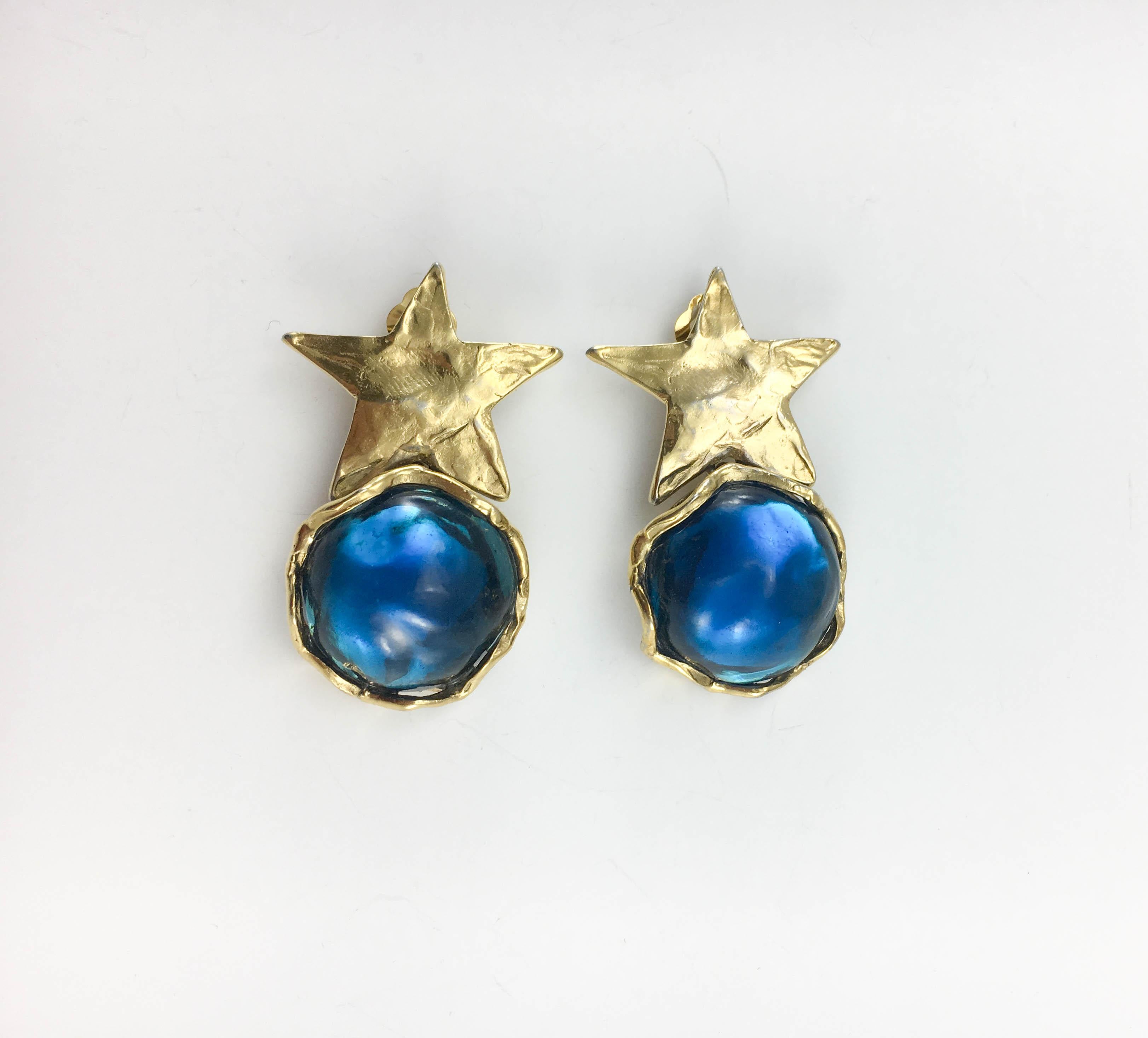 Vintage Yves Saint Laurent Blue Resin and Star Dangling Clip-On Earrings. These fabulous earrings by Yves Saint Laurent were created in the 1980’s. Made in gold-plated metal and blue resin, the metalwork has an organic look and feel. The design