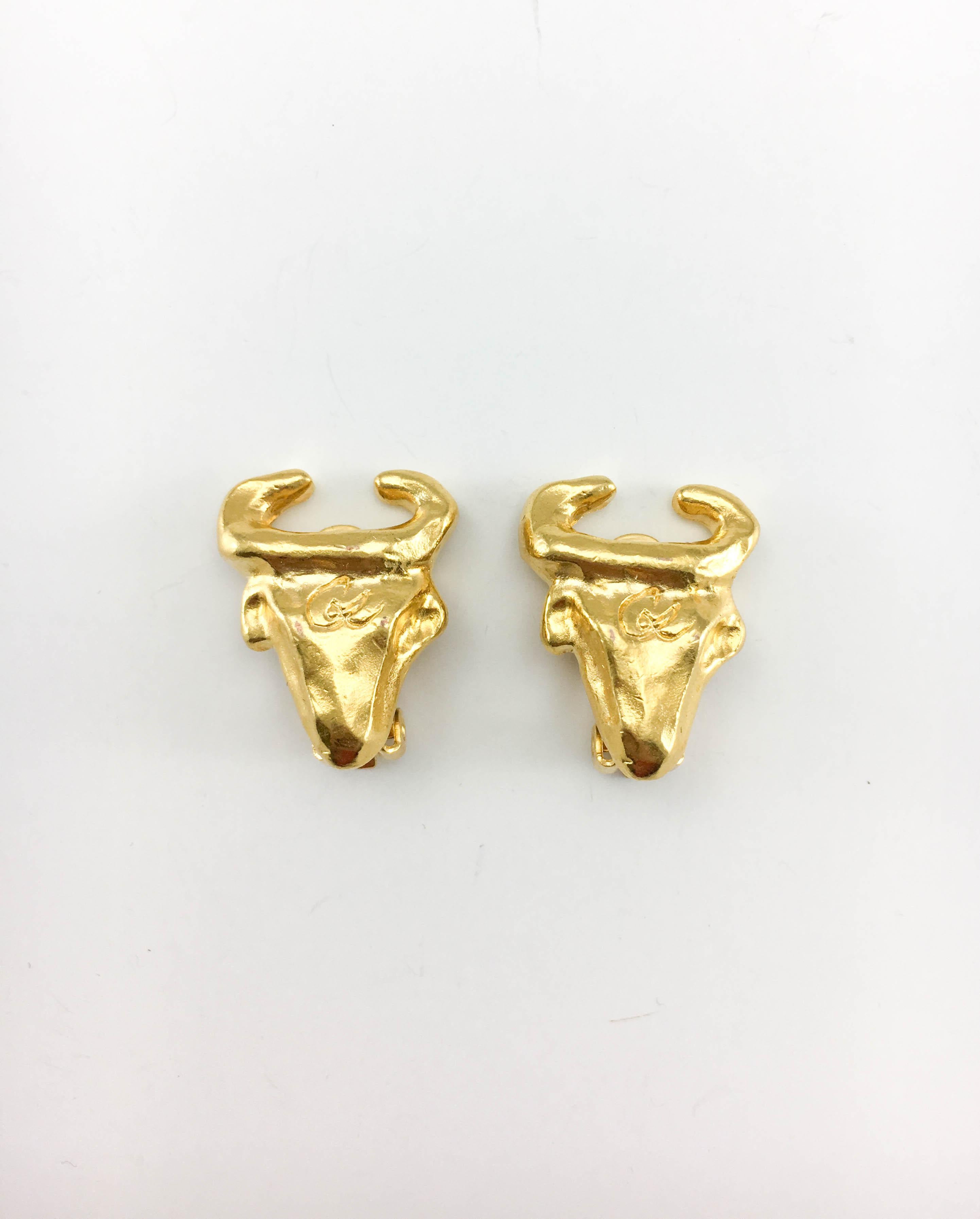 1990s Christian Lacroix Gold-Plated Bull Head Earrings In Excellent Condition For Sale In London, Chelsea
