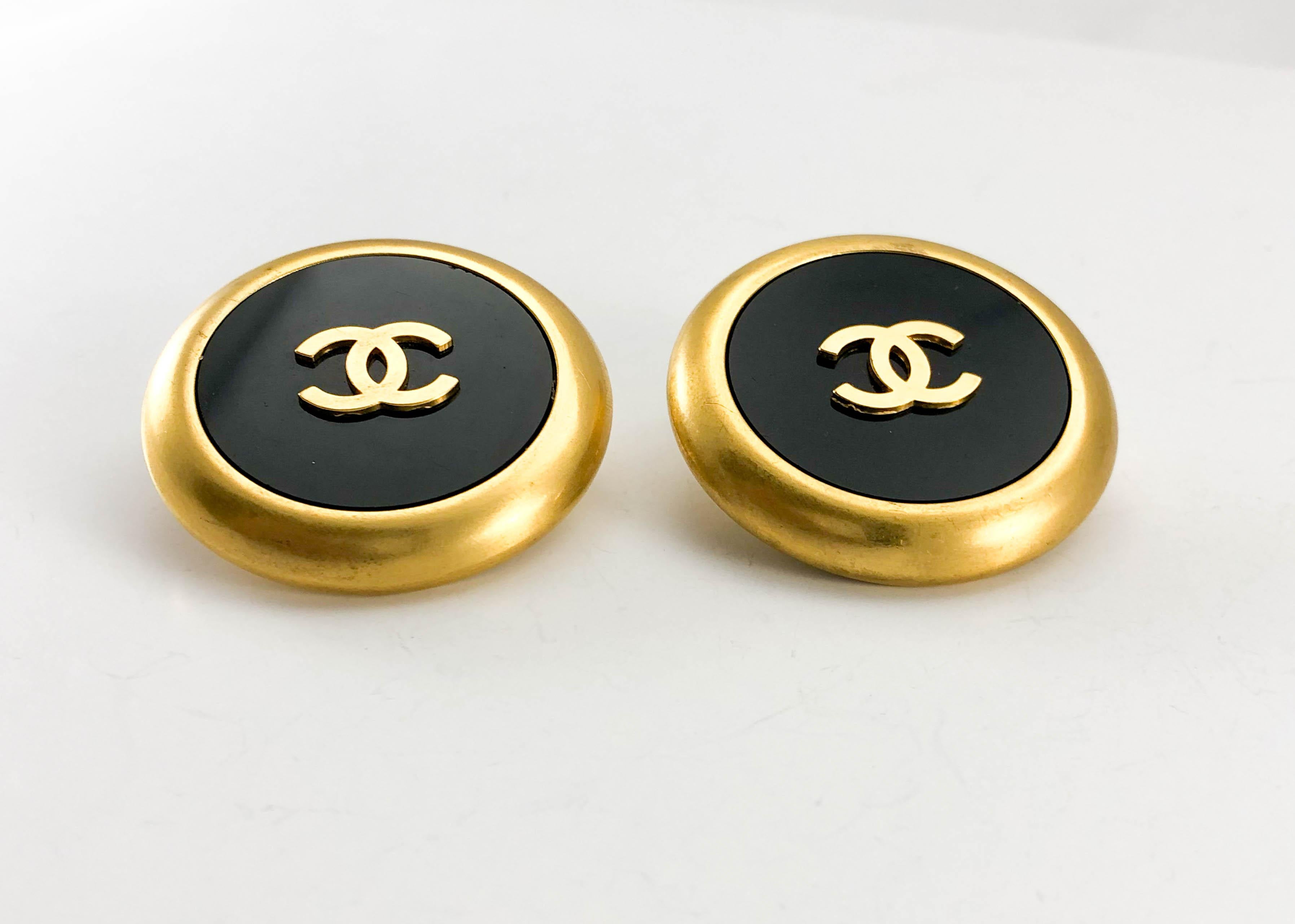 1992 Chanel Large Black And Golden Round Logo Earrings For Sale 1
