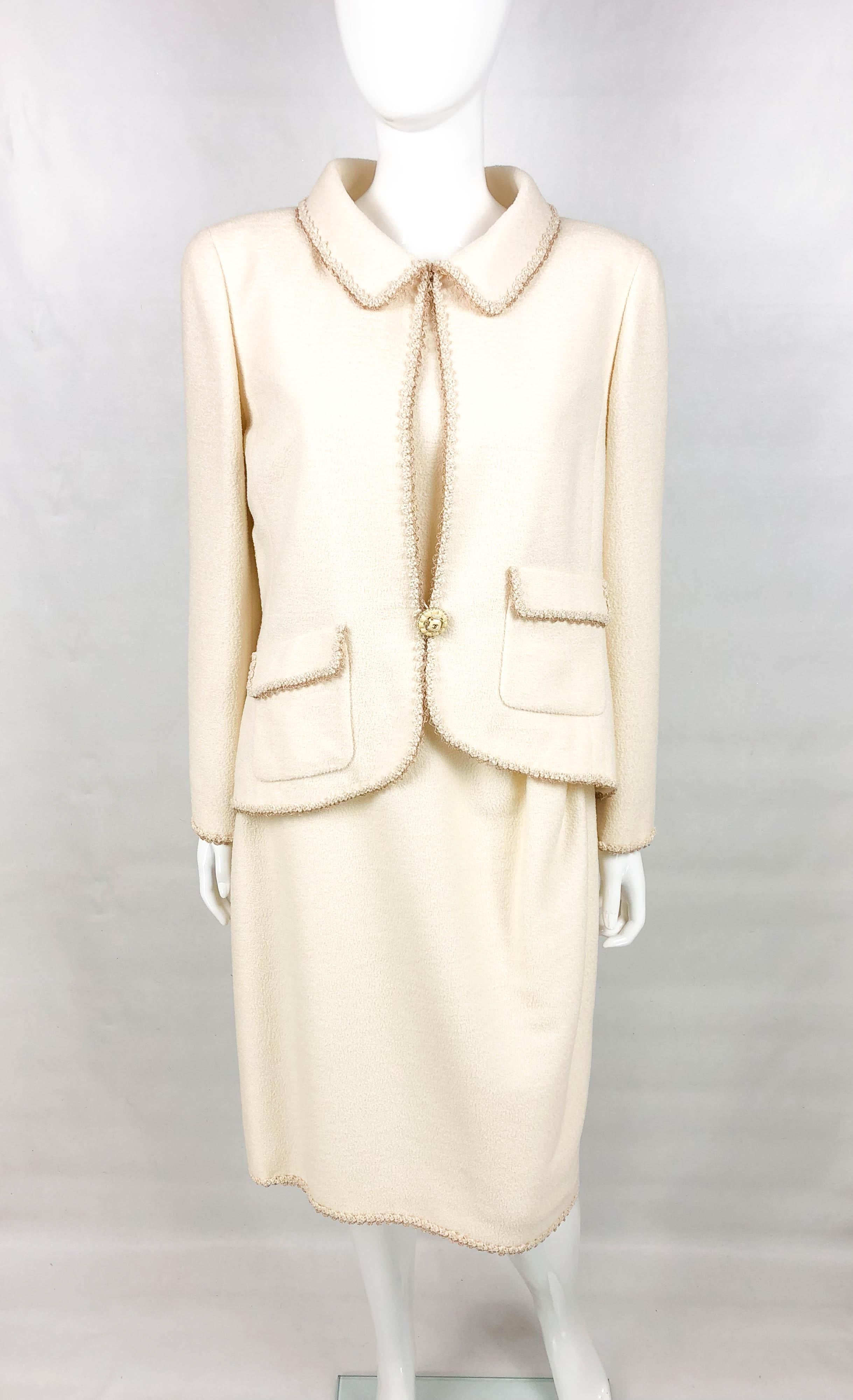 2010 Unworn Chanel Runway Cream Jacket and Dress Ensemble With Gold Thread Trim In New Condition In London, Chelsea