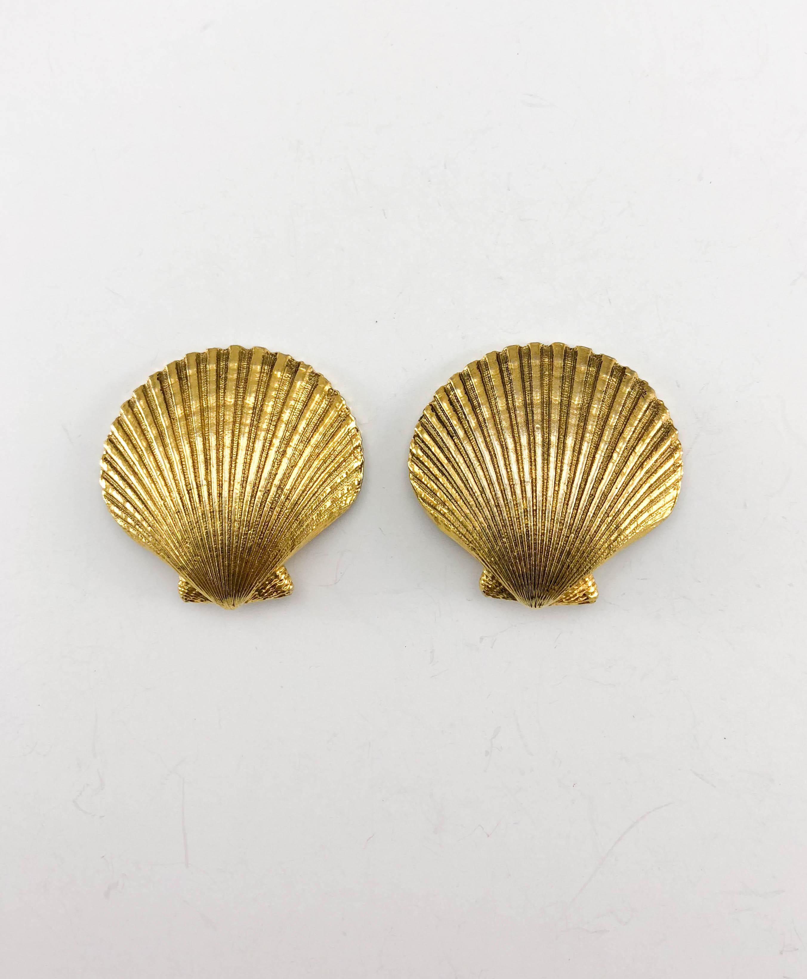 Vintage Yves Saint Laurent Gilt Seashell Clip-On Earrings. These stylish earrings by Yves Saint Laurent date back from the 1990’s. Shaped as seashells, they are made in gilt metal. The size is perfect to add impact to look, but not overpower it.