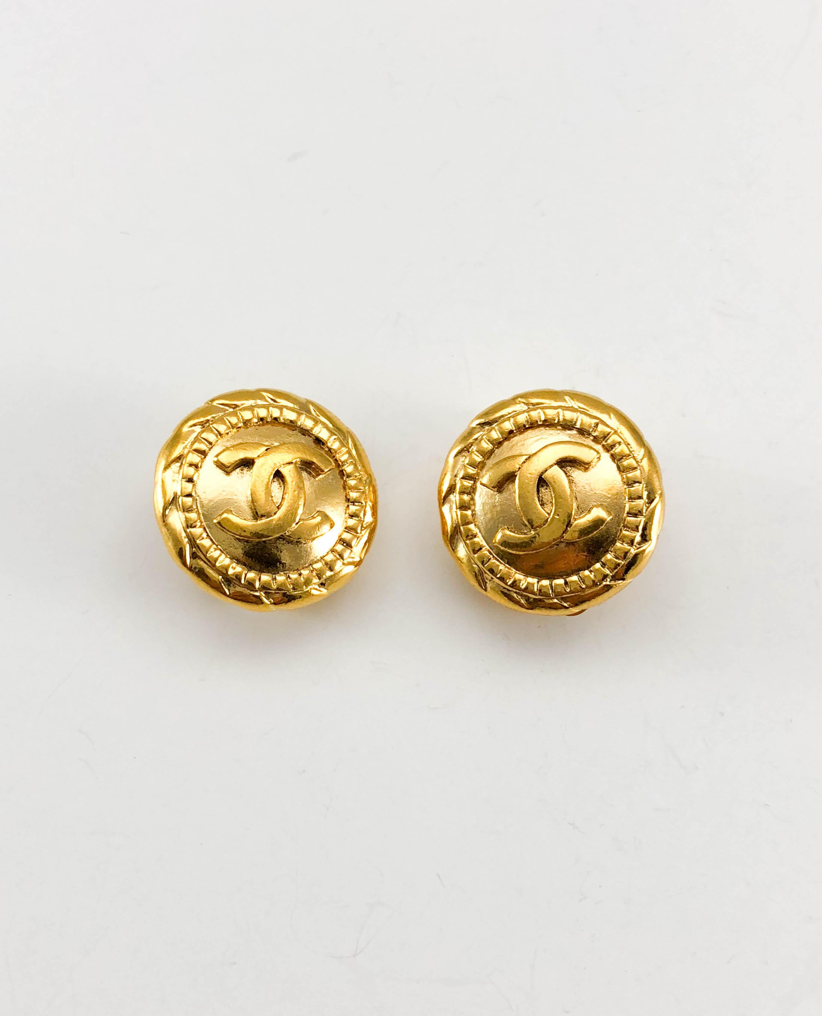 Vintage Chanel Gold-Plated Round Logo Clip-on Earrings. These beautiful Chanel earrings date back from the 1980’s. Gold-plated, the round design brings the iconic ‘CC’ logo in the centre. Chanel signed and numbered (2398) on the back. A subtle