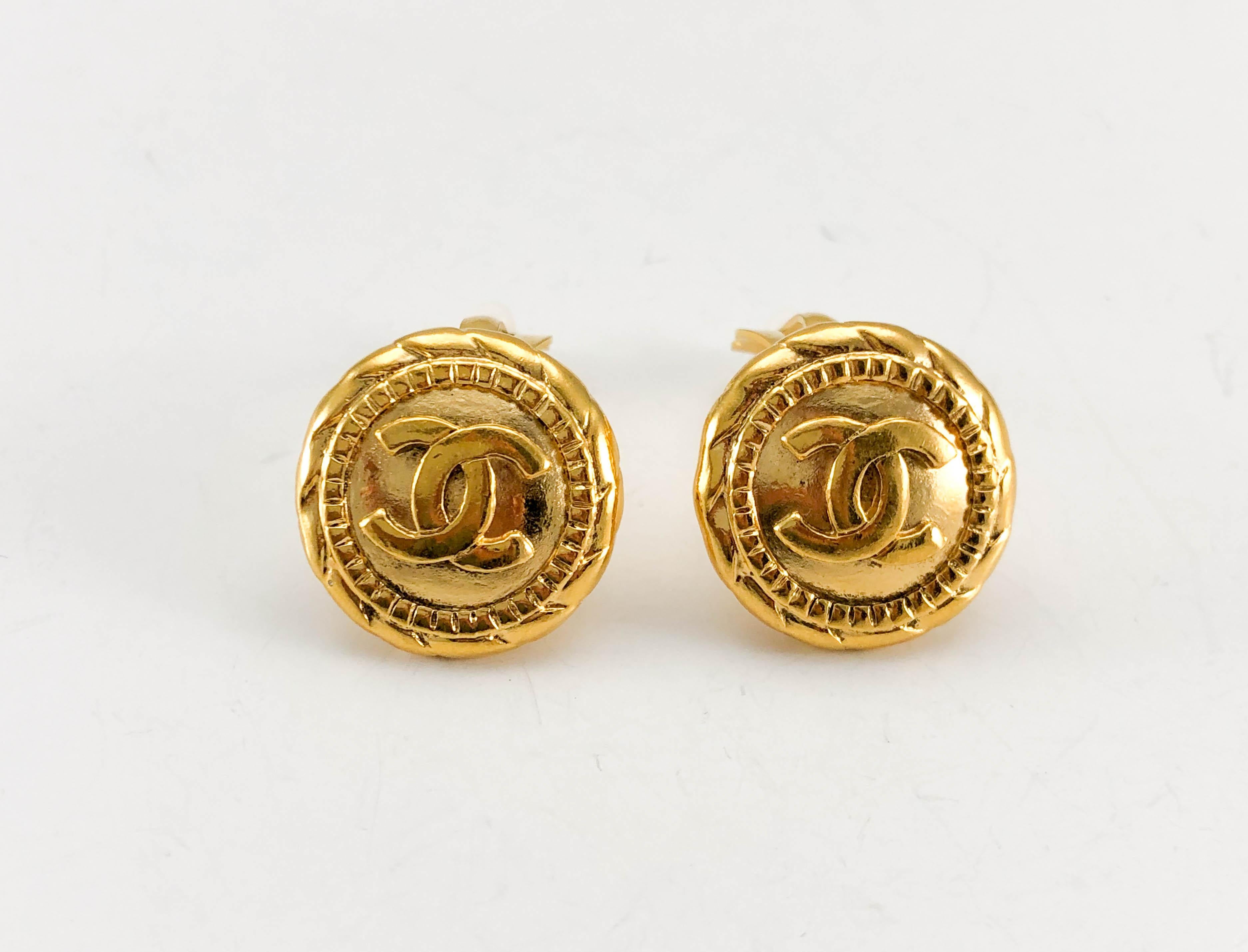1980's Chanel Gold-Plated Numbered Round Logo Earrings In Excellent Condition In London, Chelsea