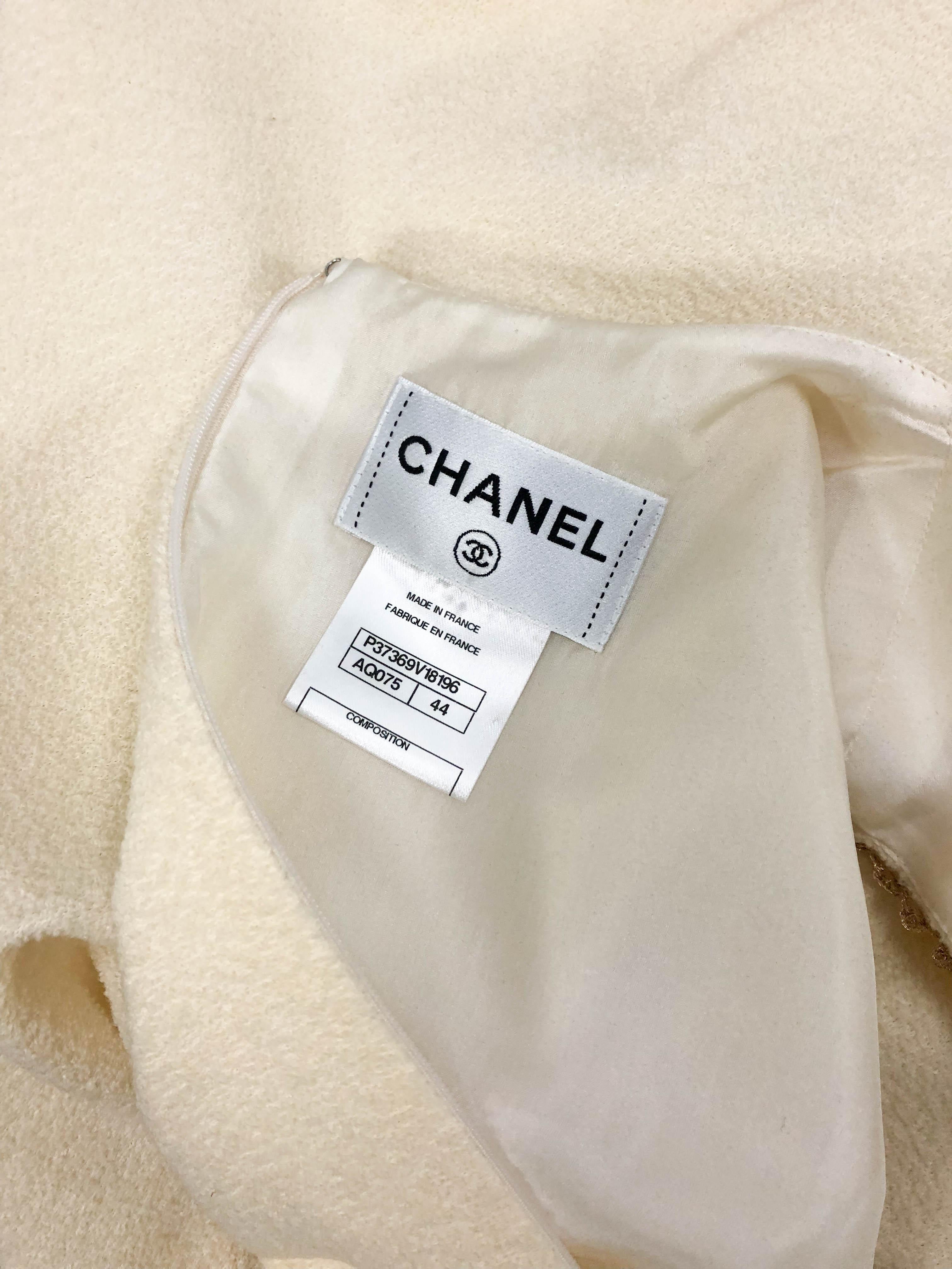 2010 Unworn Chanel Runway Look Cream Dress With Gold Thread Trim For Sale 9