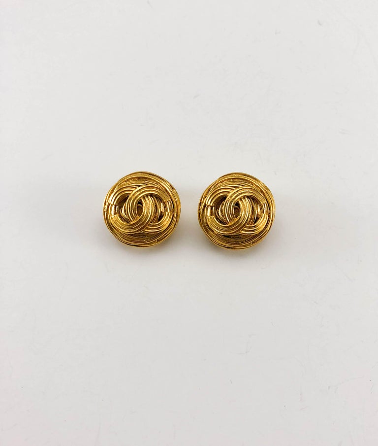 1994 Chanel Gold-Plated Round Logo Earrings For Sale at 1stDibs