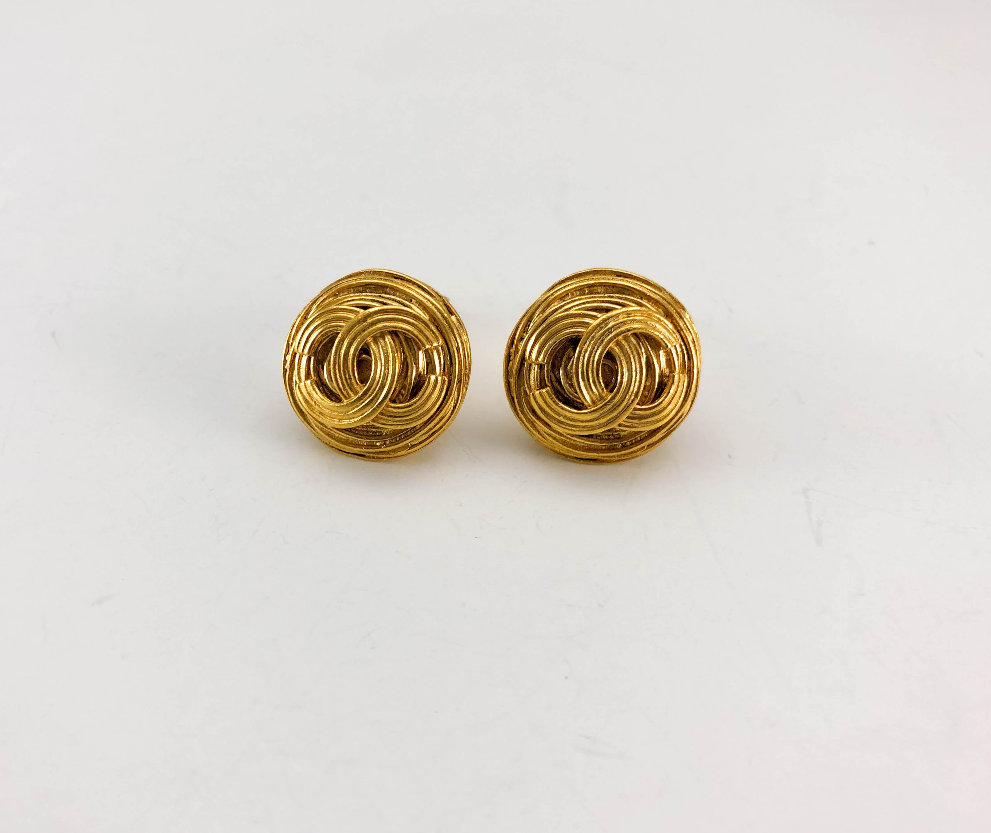 Women's 1994 Chanel Gold-Plated Round Logo Earrings For Sale